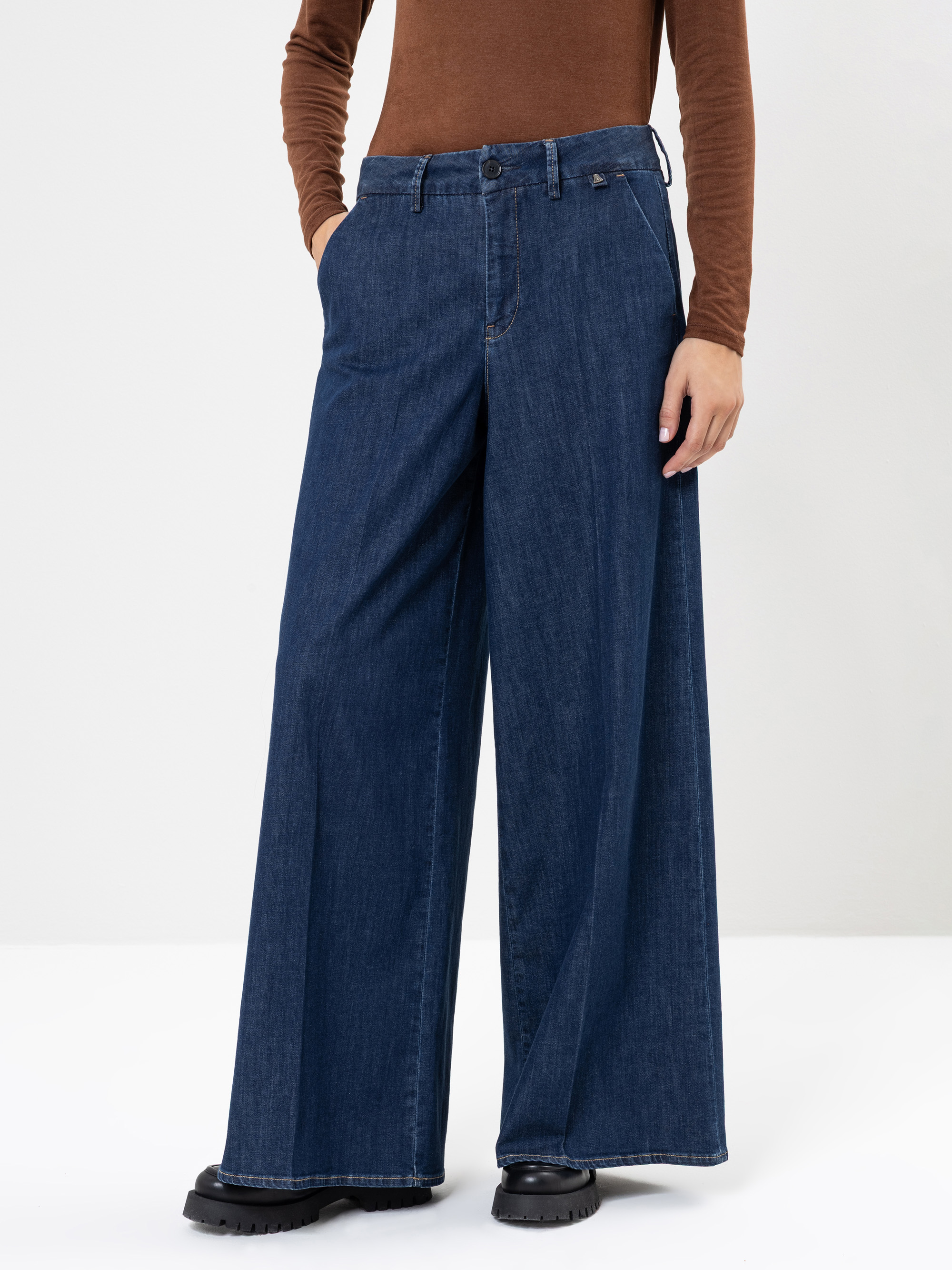 Modell Lovely Palazzo Jeans mit recycelter Baumwolle