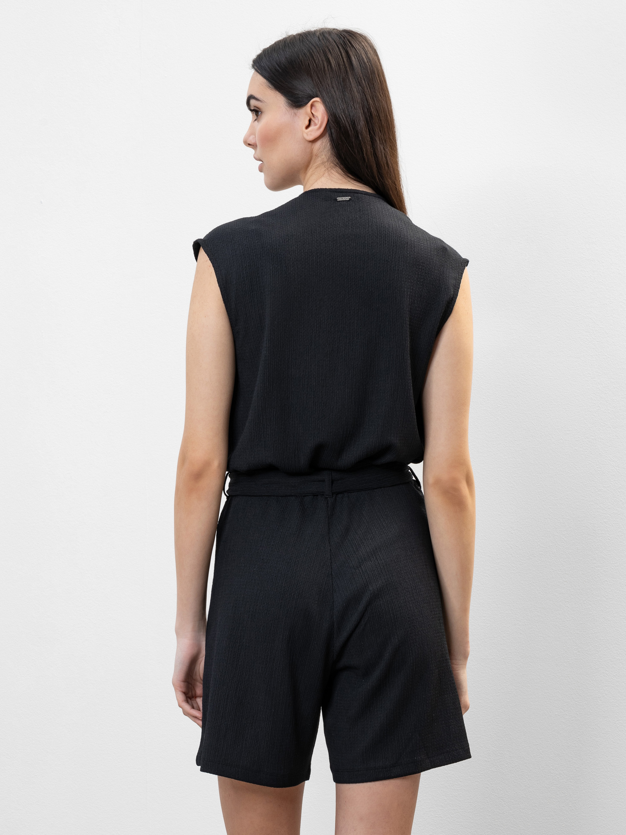 Modell Emery Jumpsuit kurz