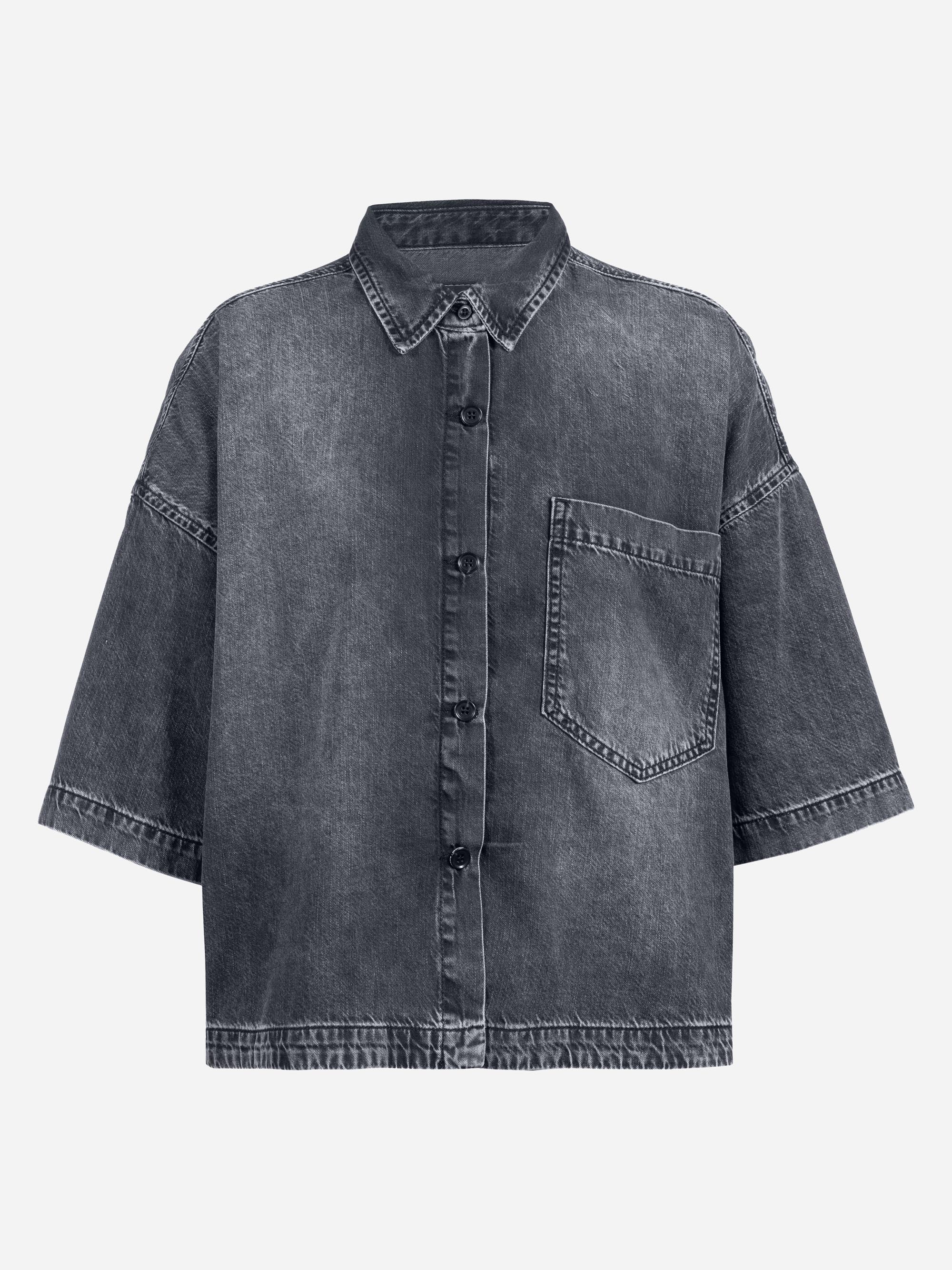 Modell Tegan Jeanshemd