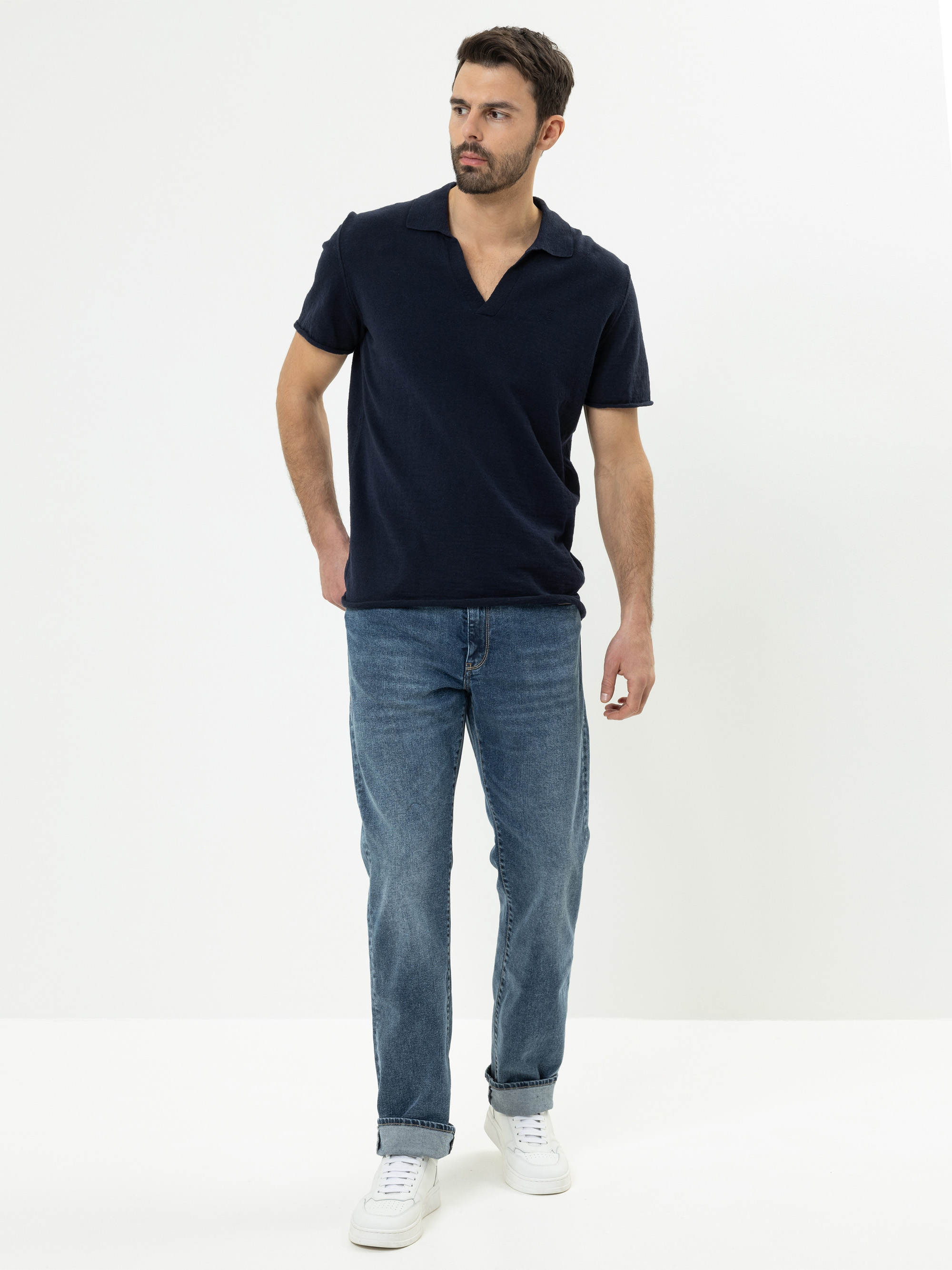 Modell  Til Strick Poloshirt