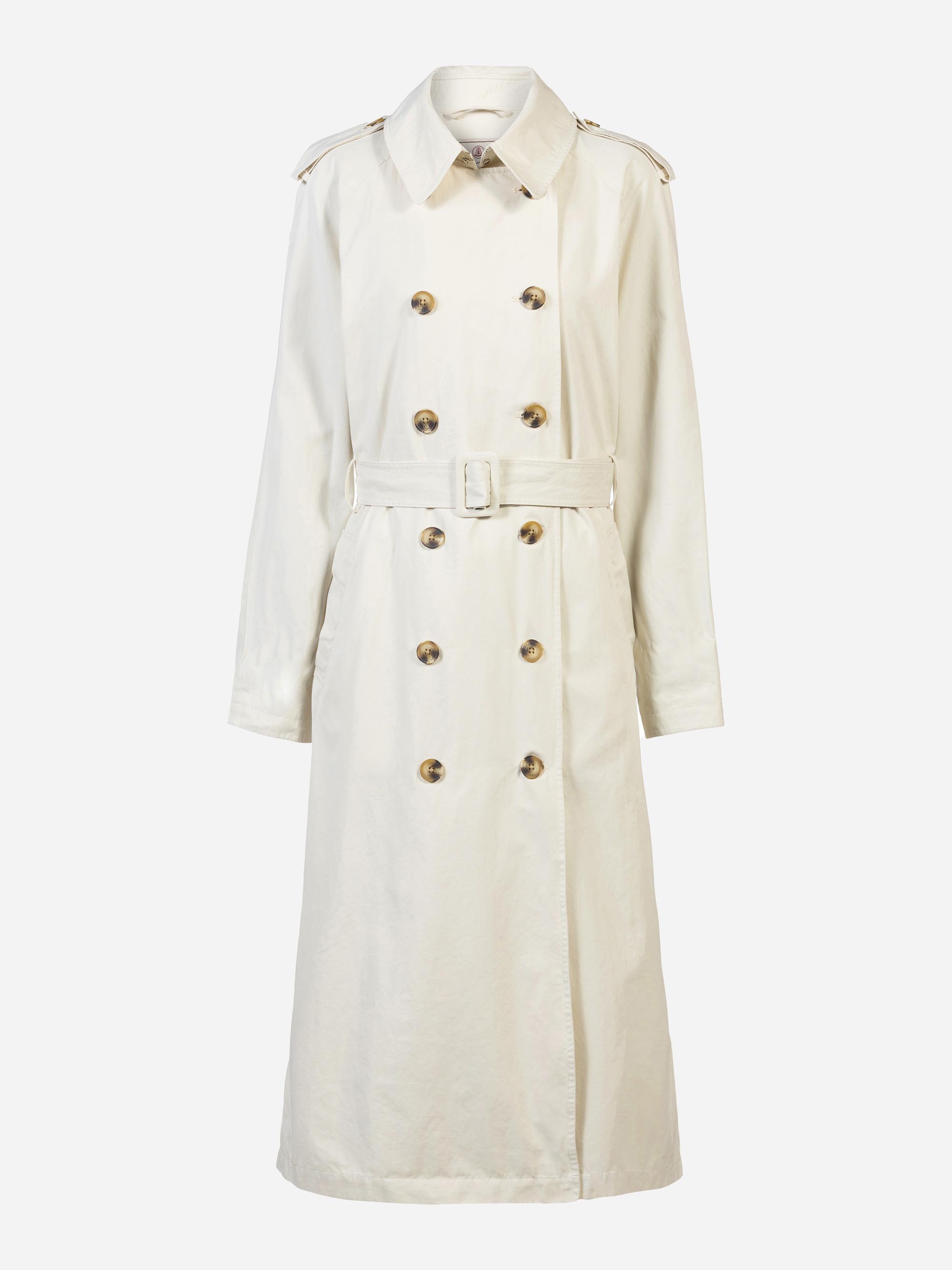 Modell Julina Trenchcoat