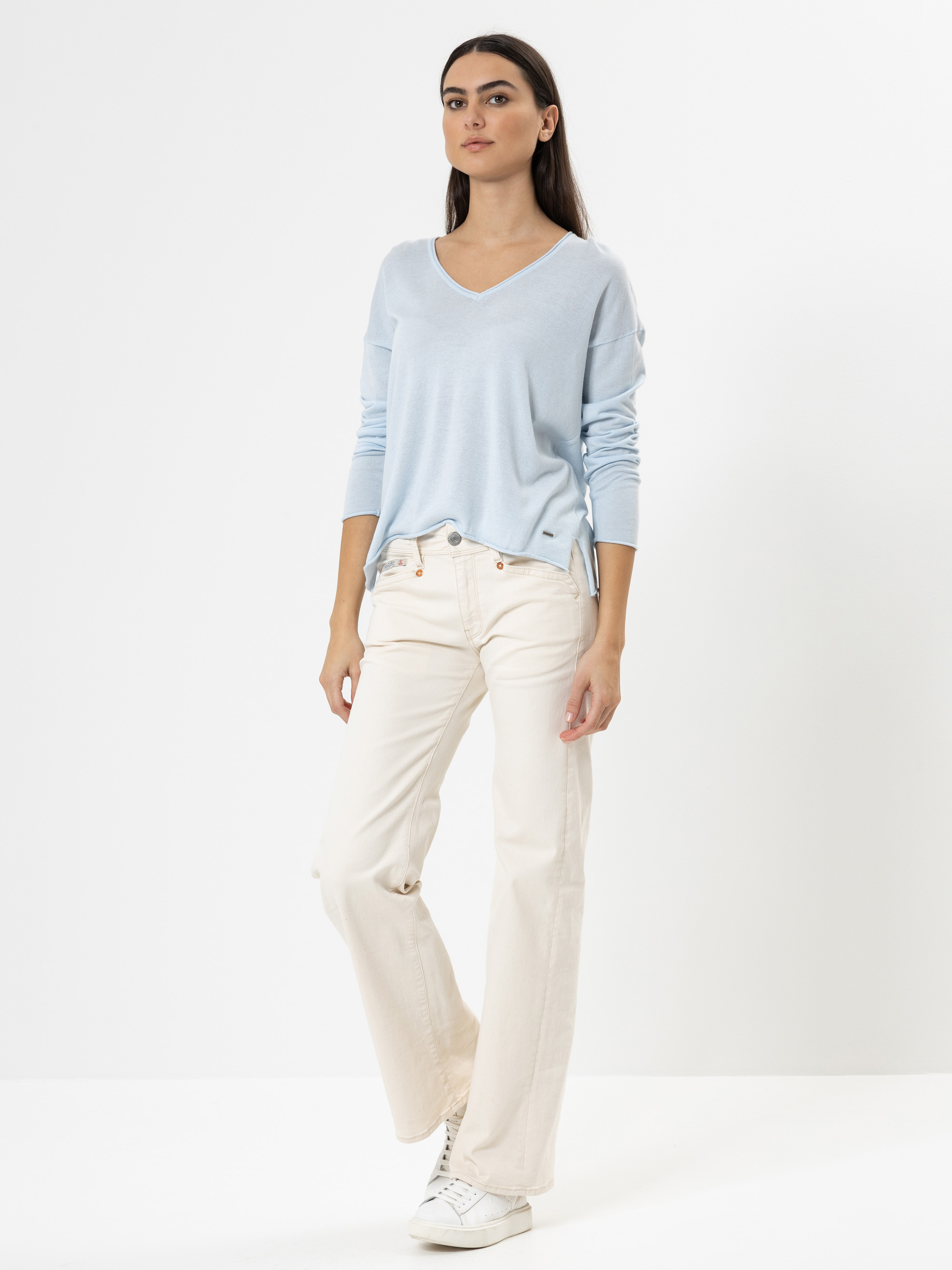 Modell Jolini Feinstrickpullover aus Tencel und Baumwolle