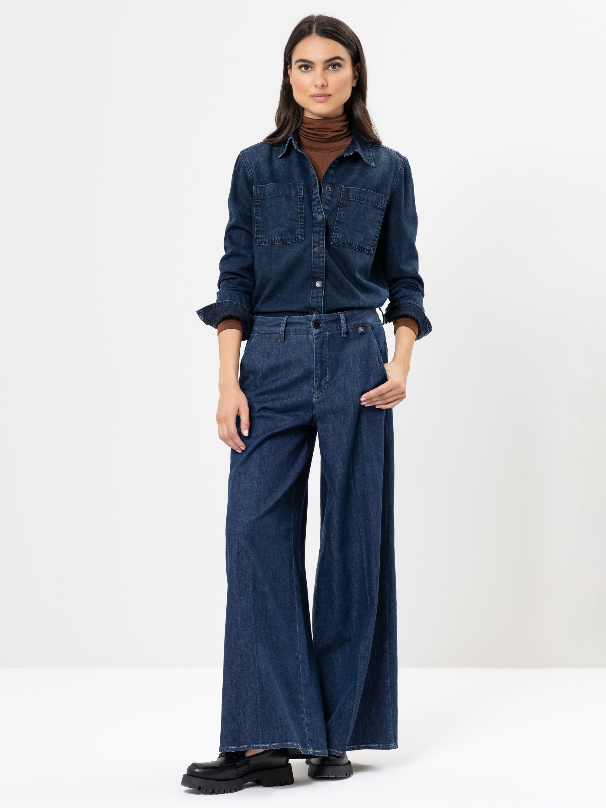 Modell Lovely Palazzo Jeans mit recycelter Baumwolle