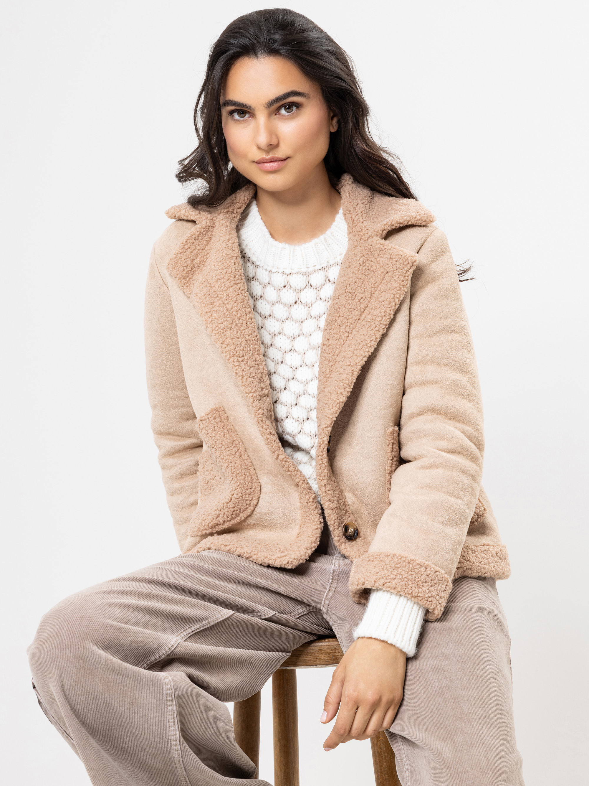 Modell Tamina Jacke aus veganem Leder