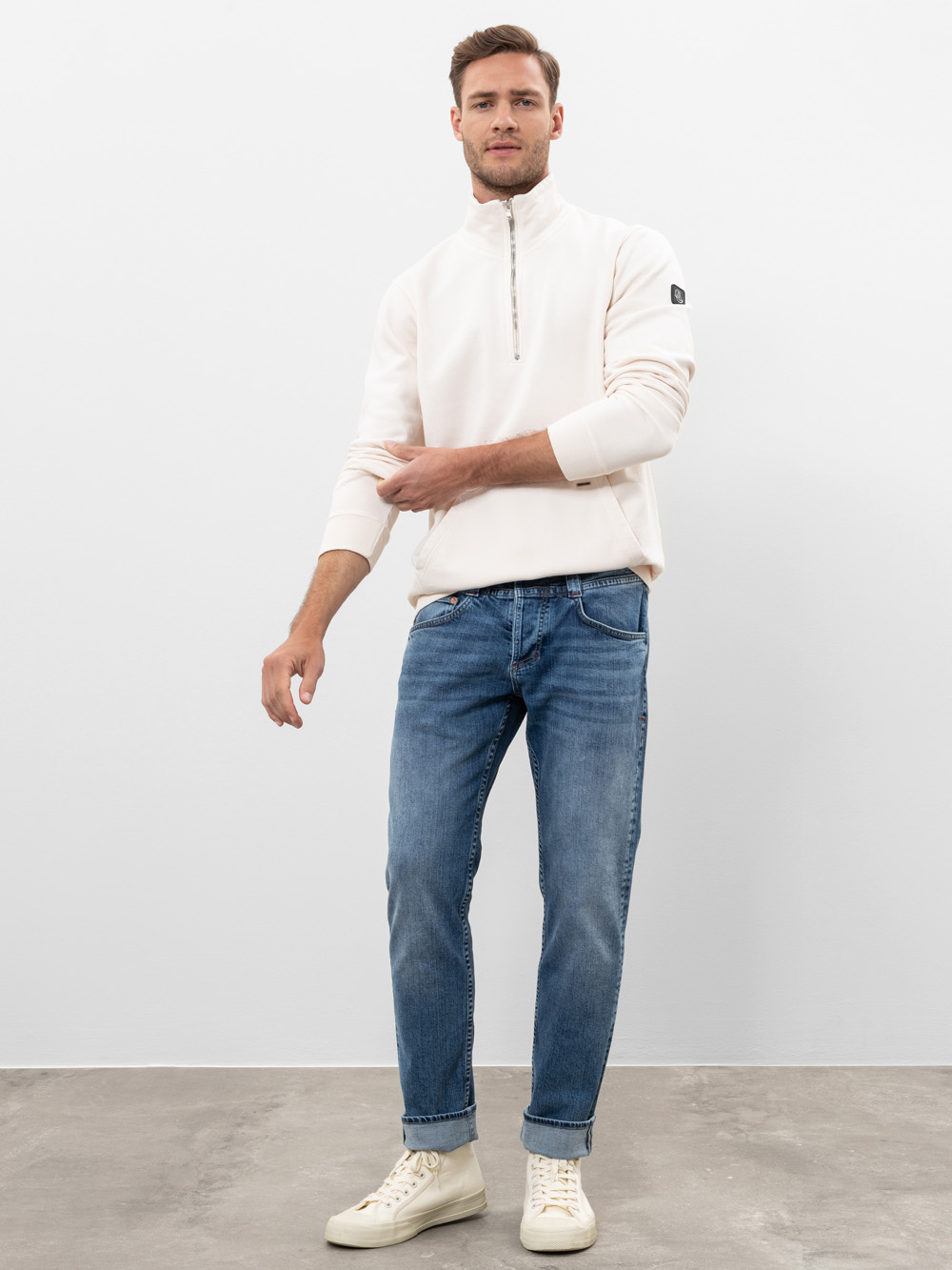 Modell Boris Sweatshirt mit Zipkragen