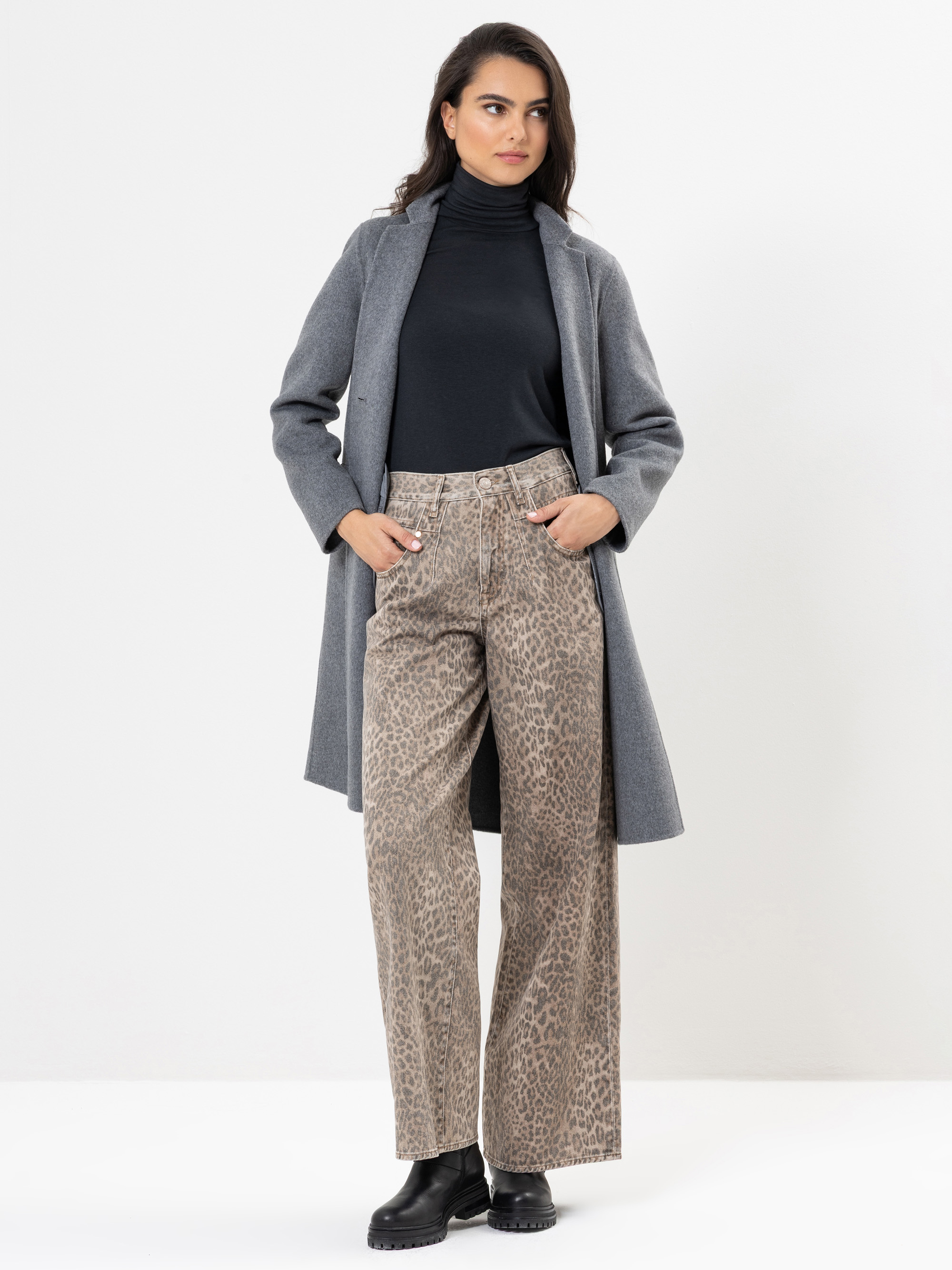 Modell Brooke Wide Jeans