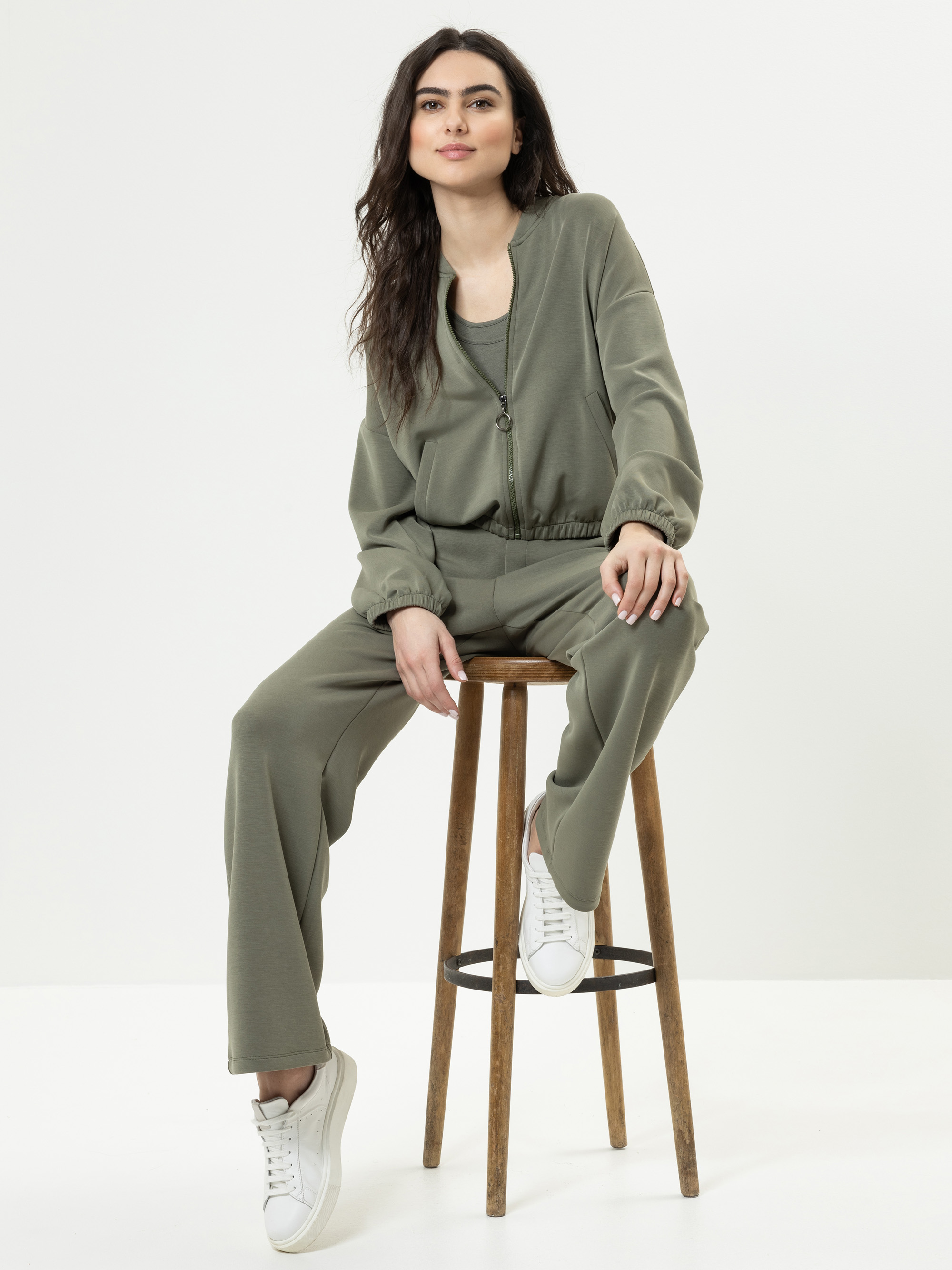 Modell Maribelle Sweatjacke