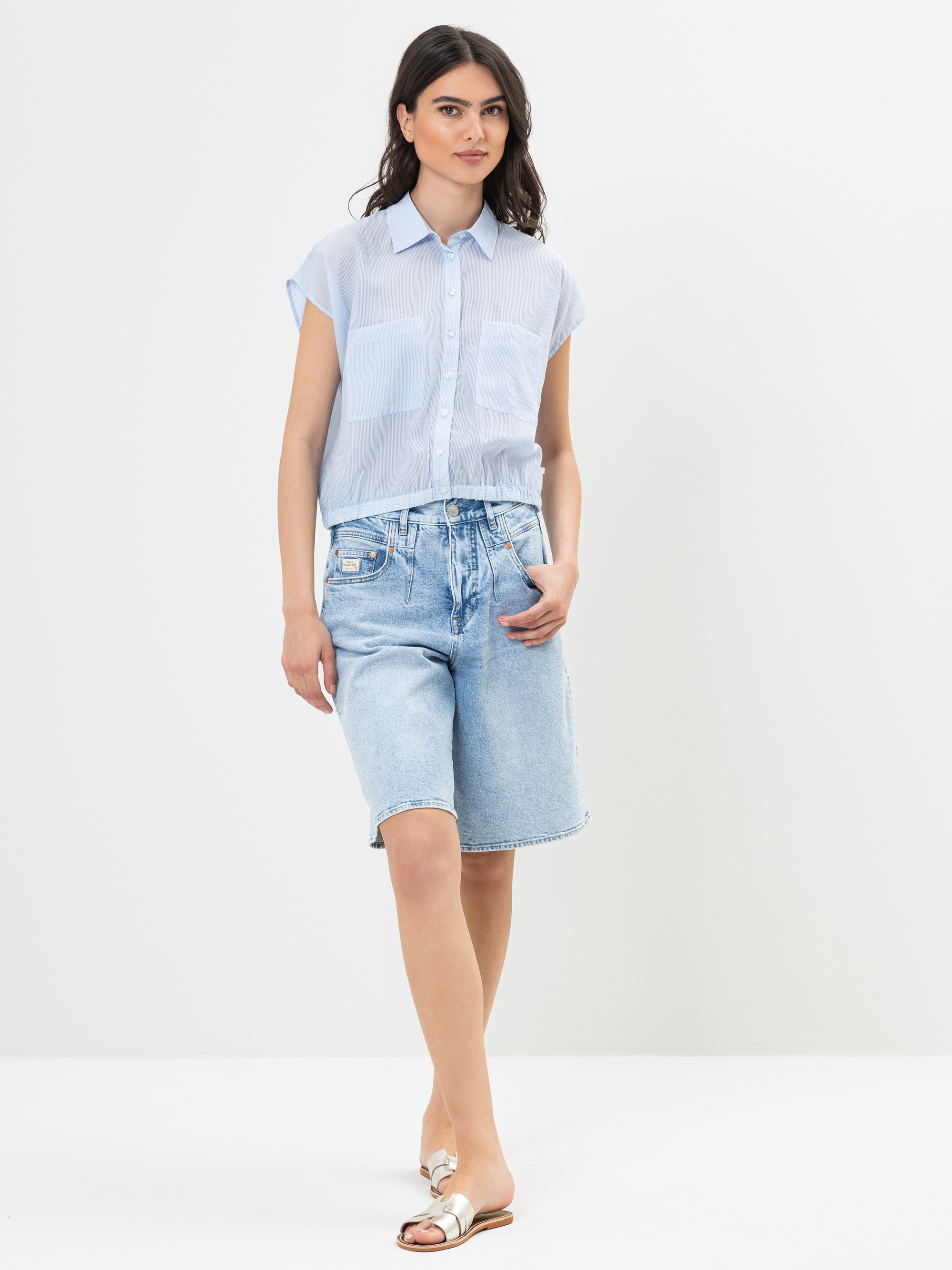 Modell Liline Hemdbluse