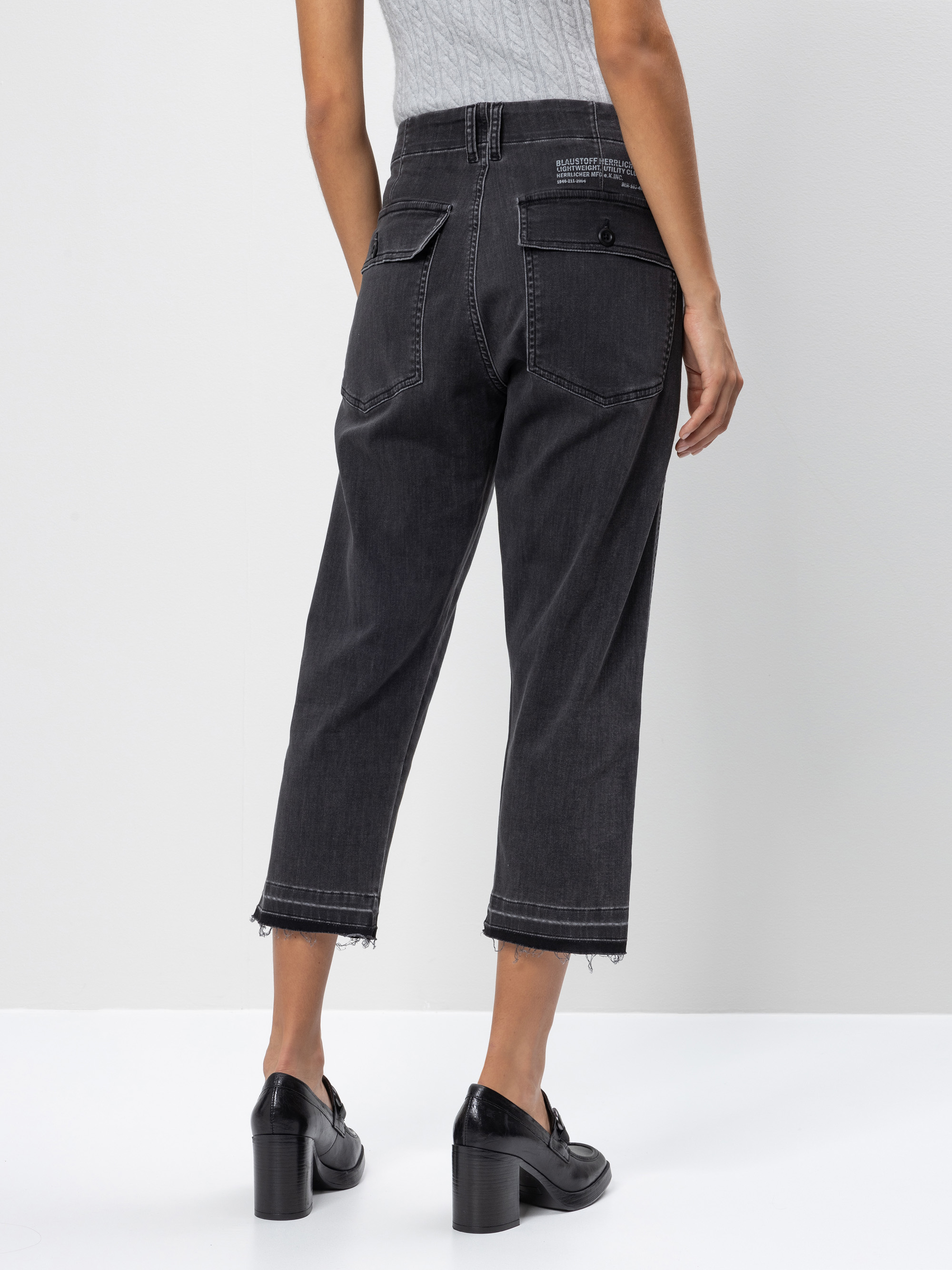 Modell Fatique Women Slim Jeans aus Sweat Denim