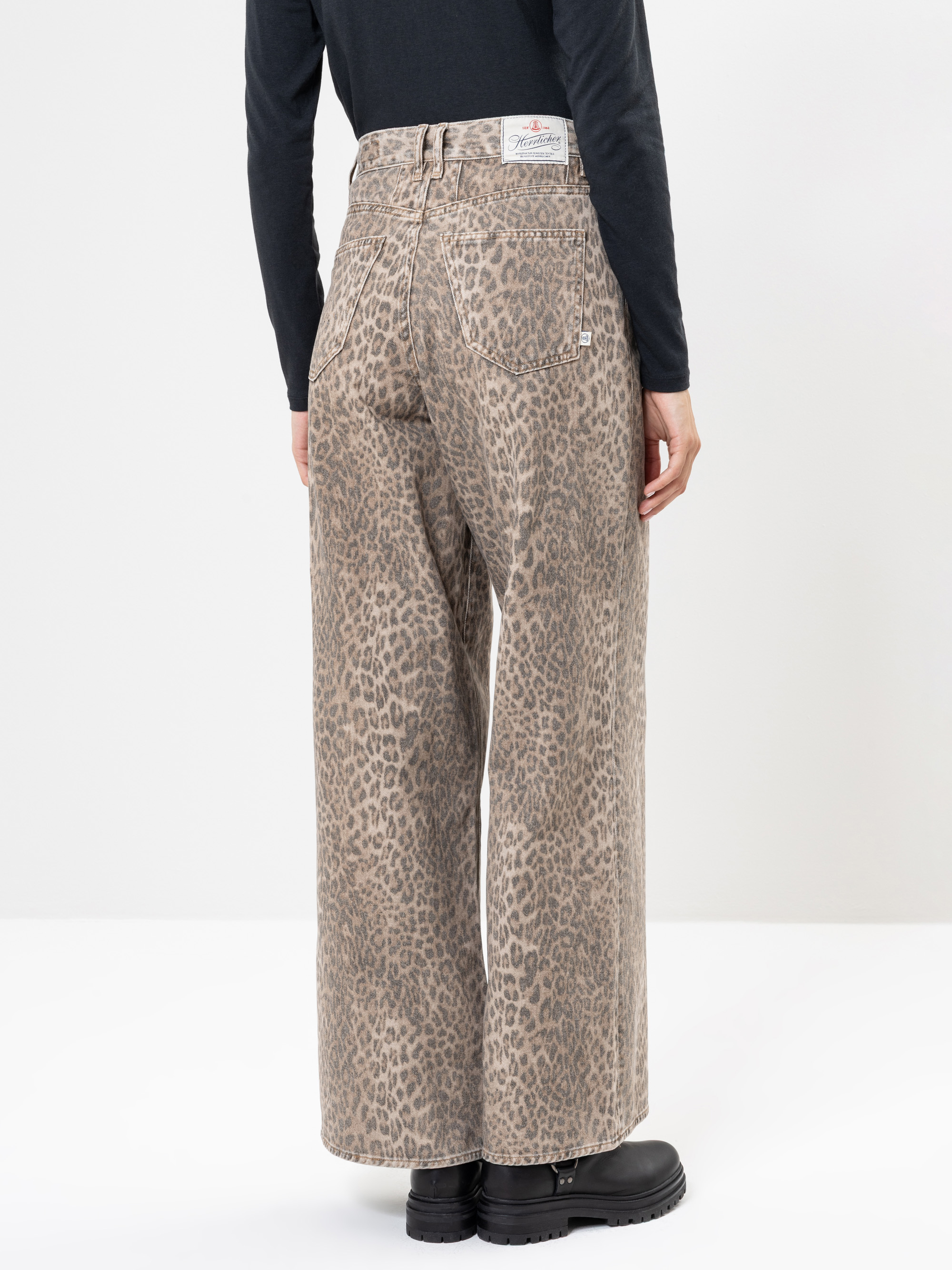 Modell Brooke Wide Jeans