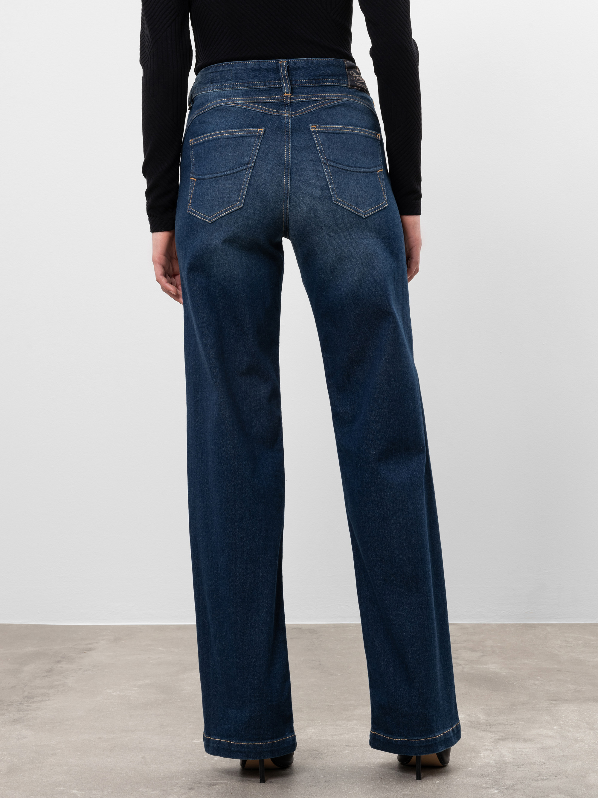 Modell Gila Sailor Long Jeans mit Cashmere Touch und Bio-Baumwolle
