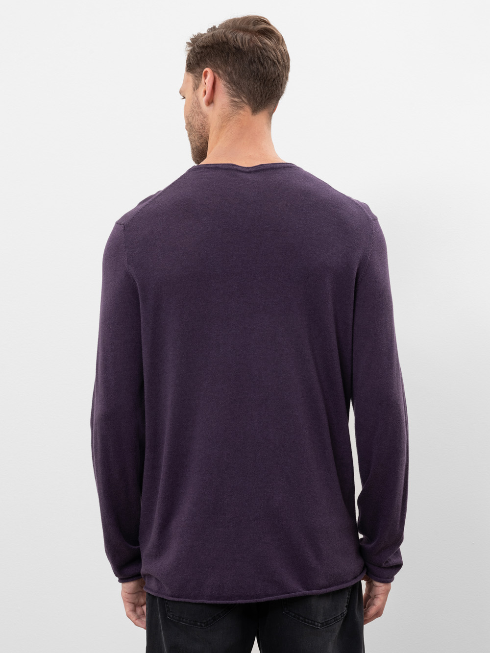 Modell Til Feinstrickpullover aus Tencel und Bio-Baumwolle