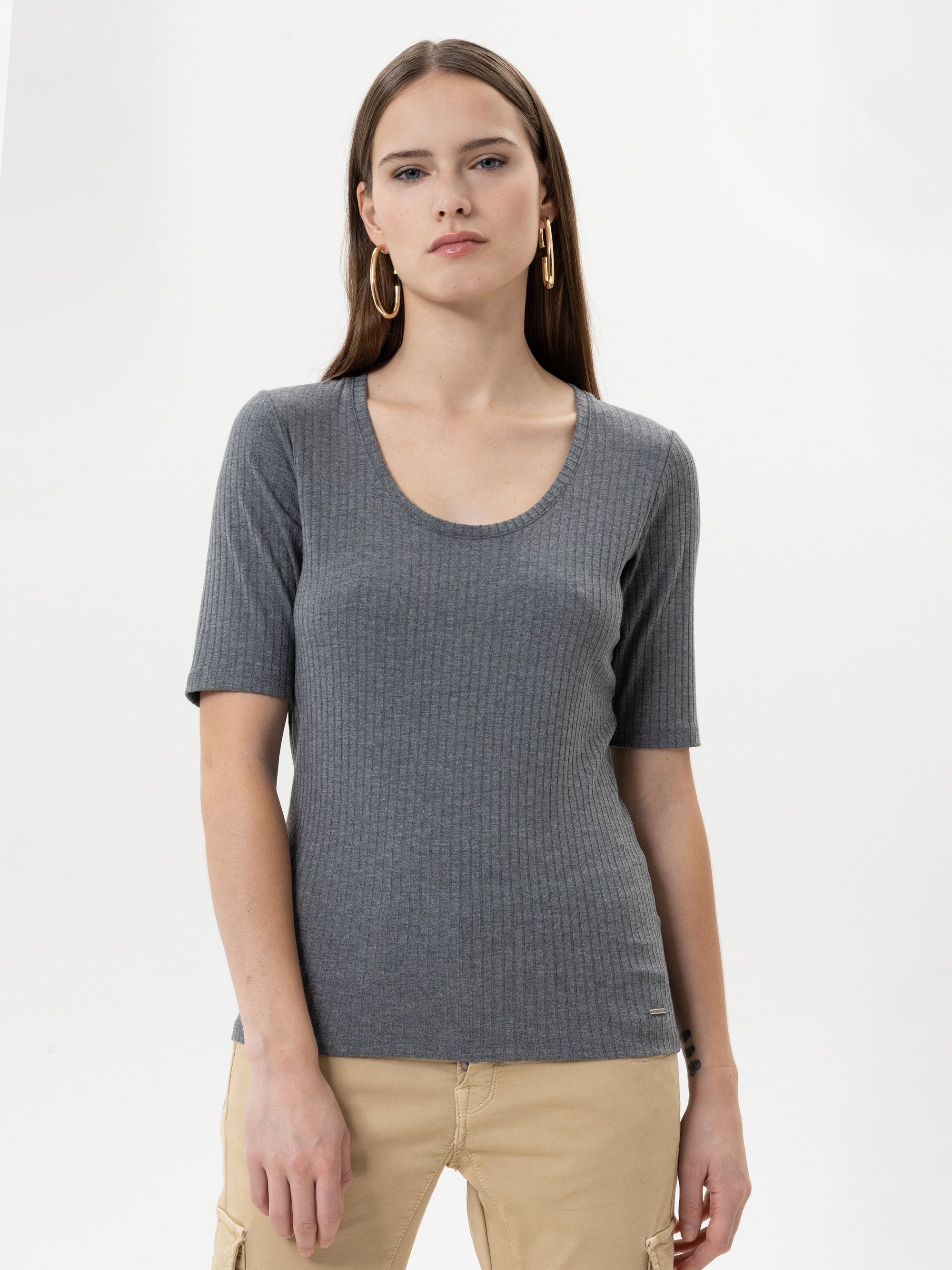 Modell Emmie T-Shirt