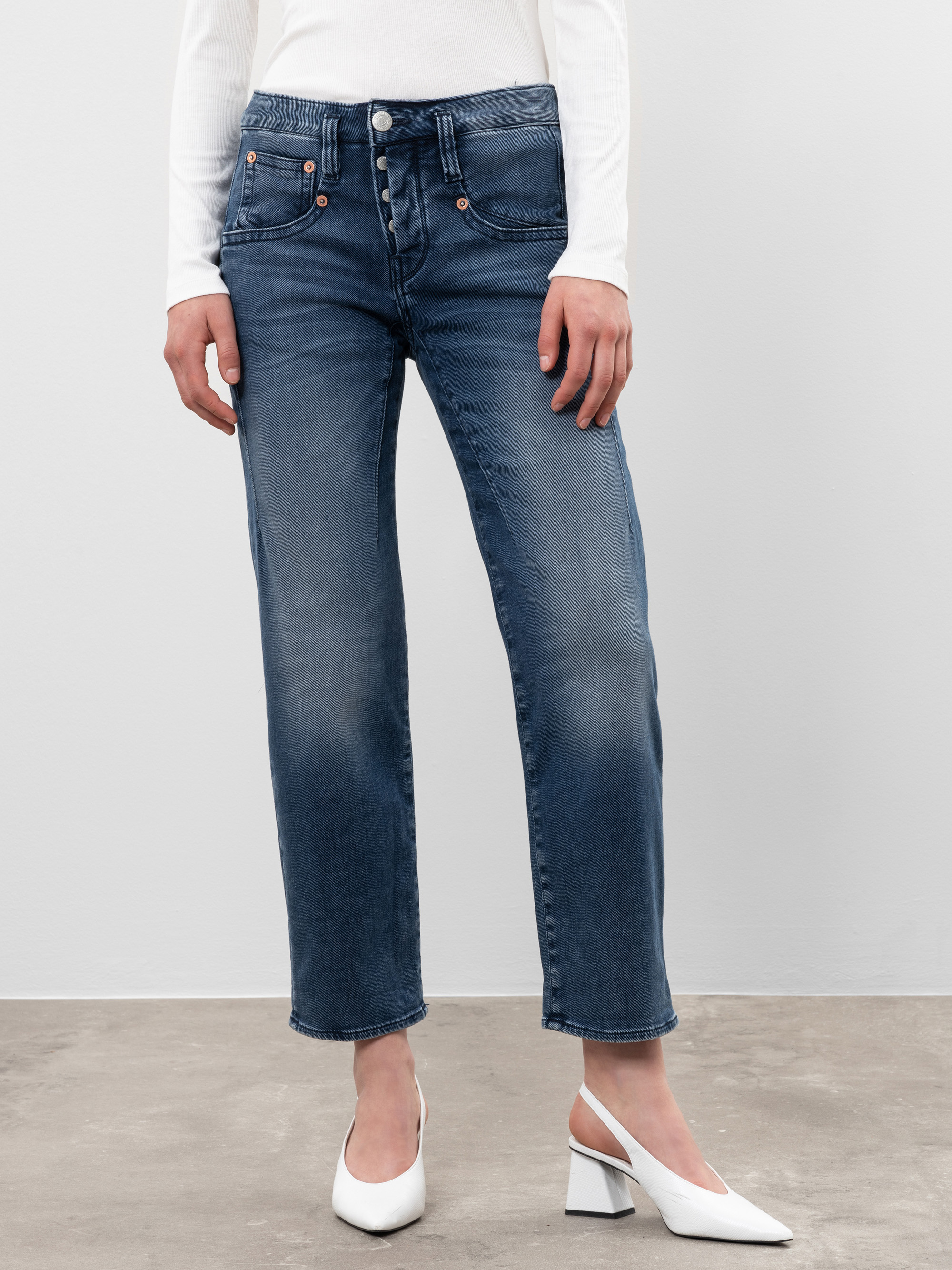 Modell Shyra Tap Jeans mit Bio-Baumwolle