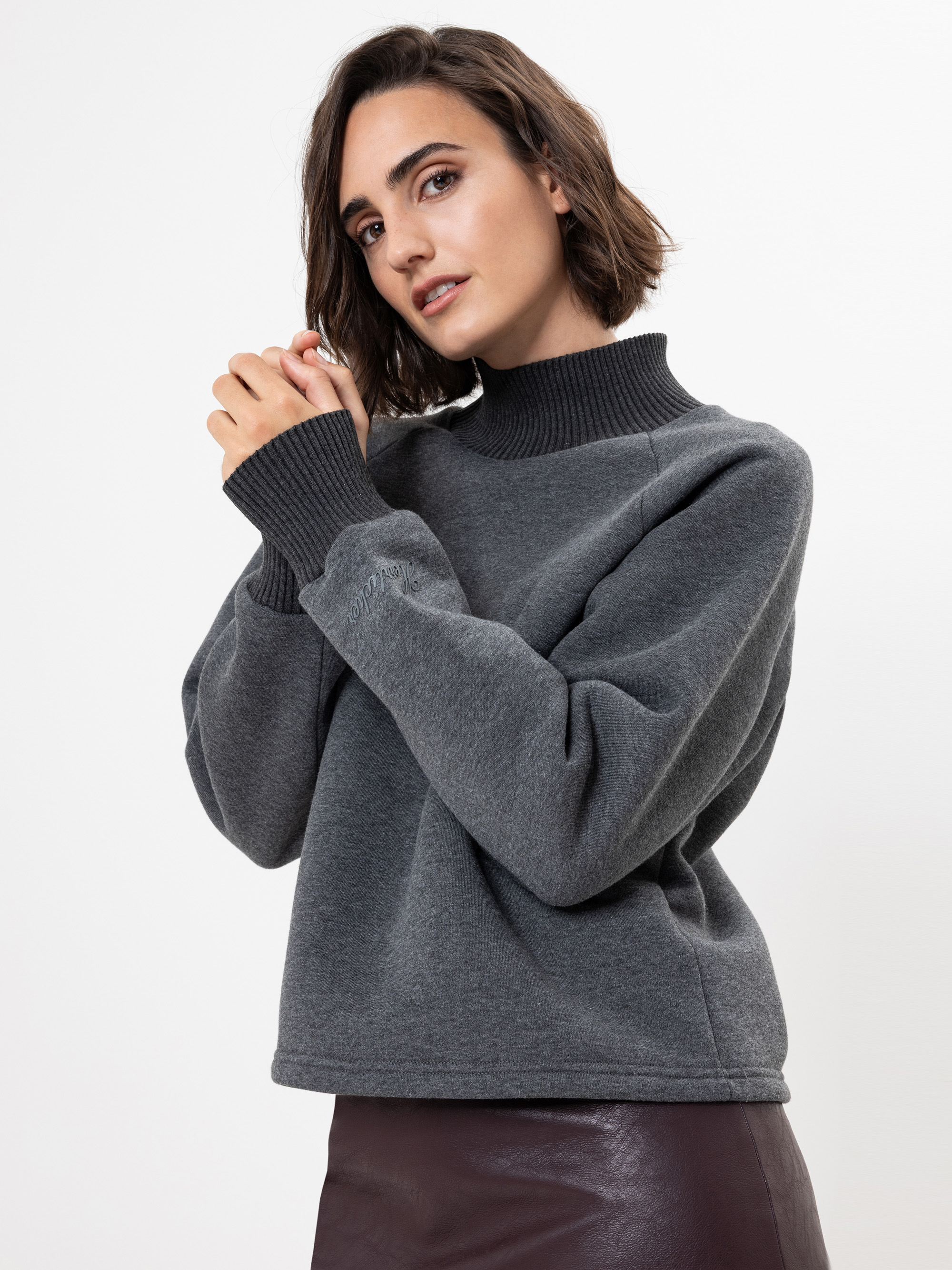 Modell Trisia Sweatshirt mit hohem Kragen