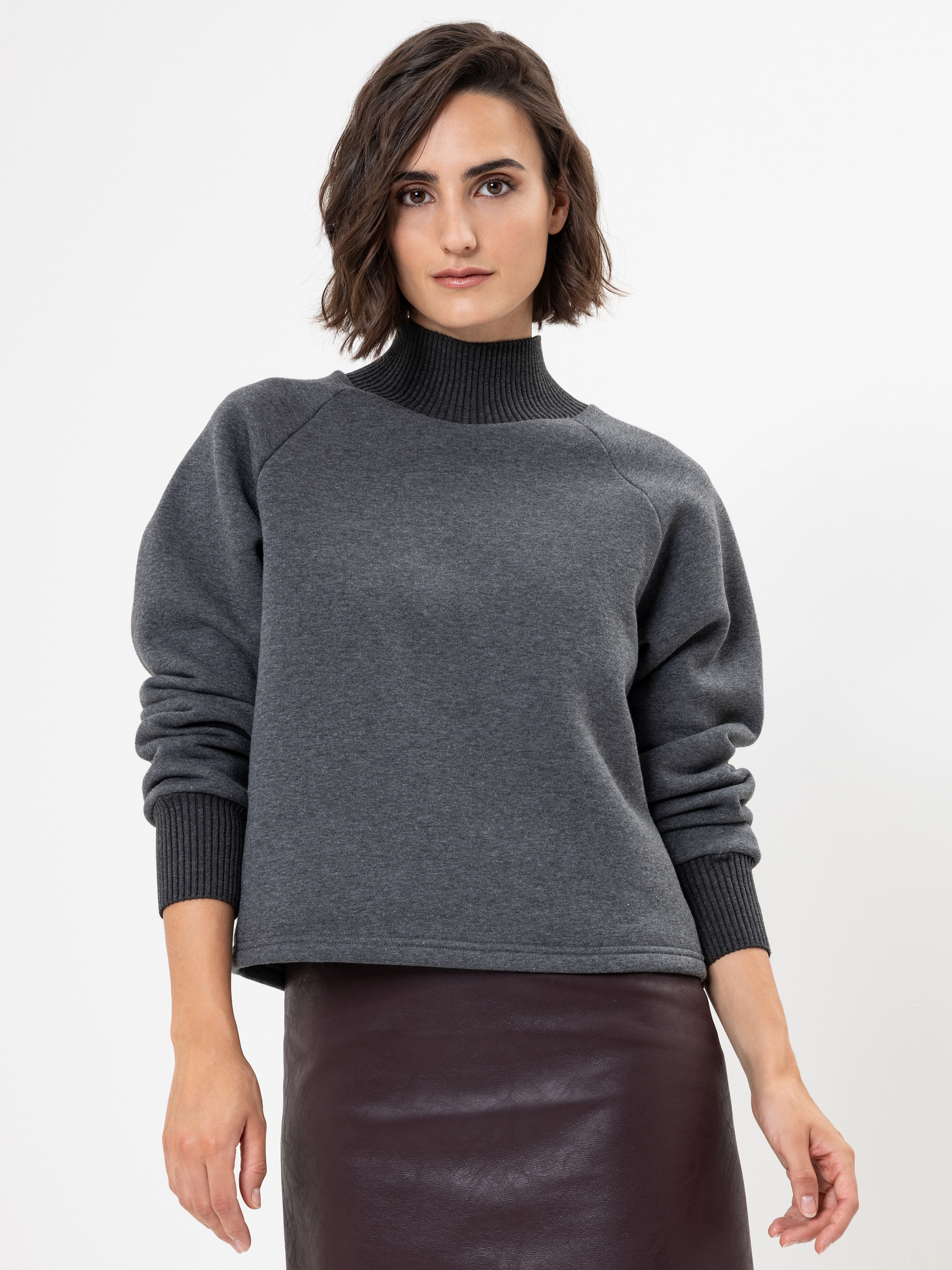 Modell Trisia Sweatshirt mit hohem Kragen