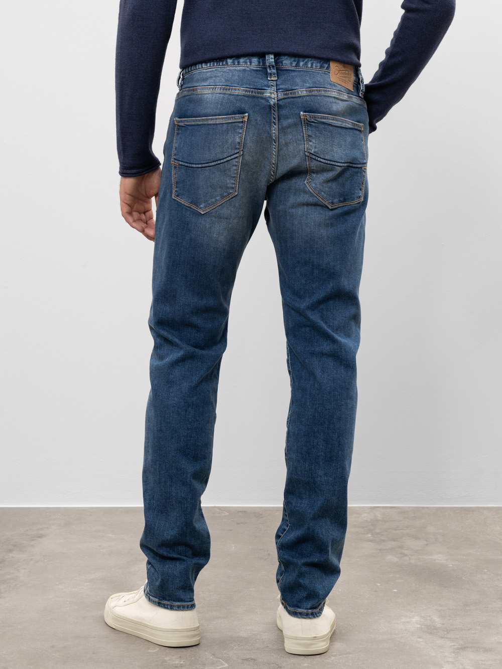 Modell Tyler Tapered Jeans aus Bio-Baumwolle