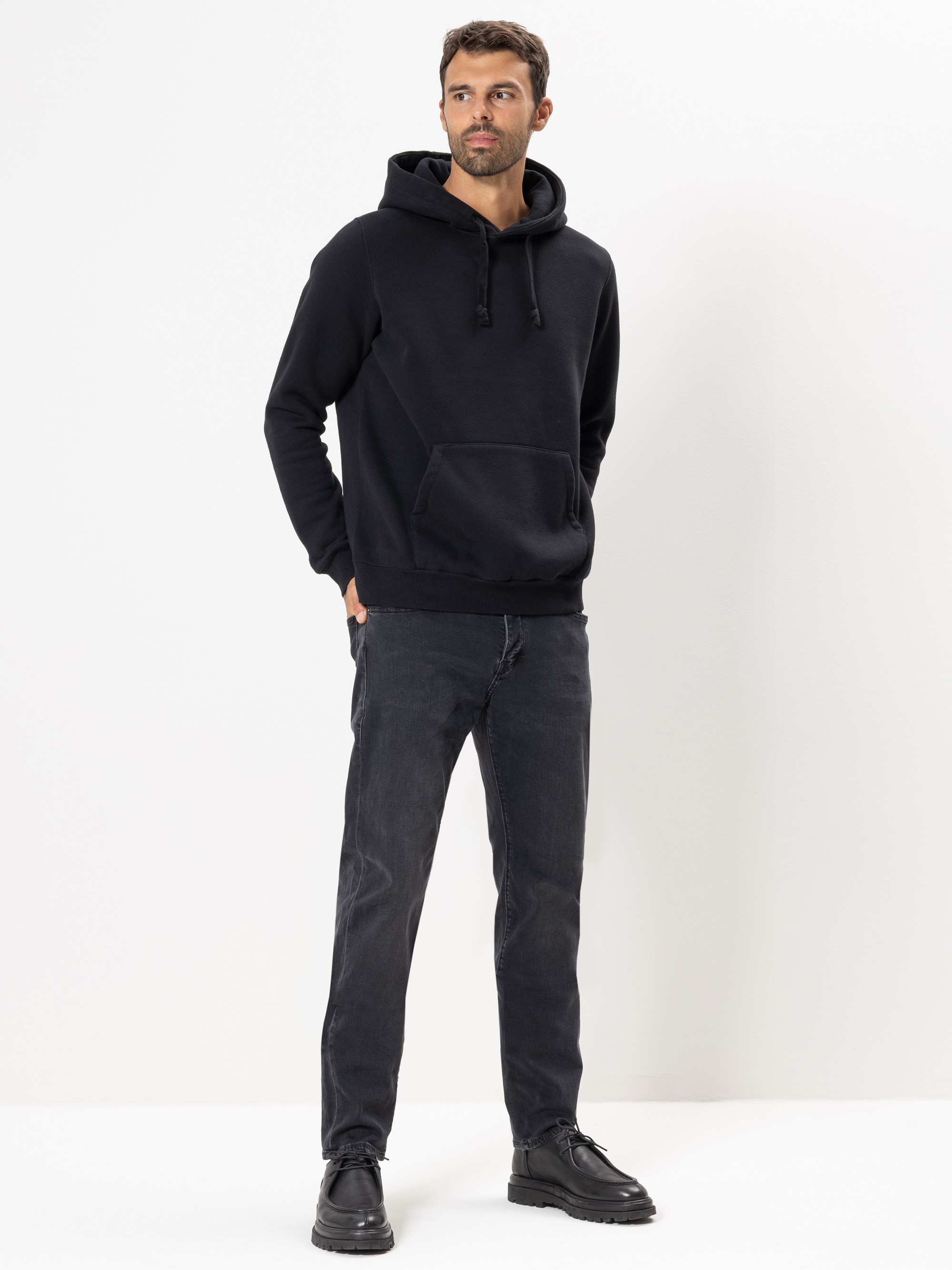 Modell Tyler Tapered Jeans