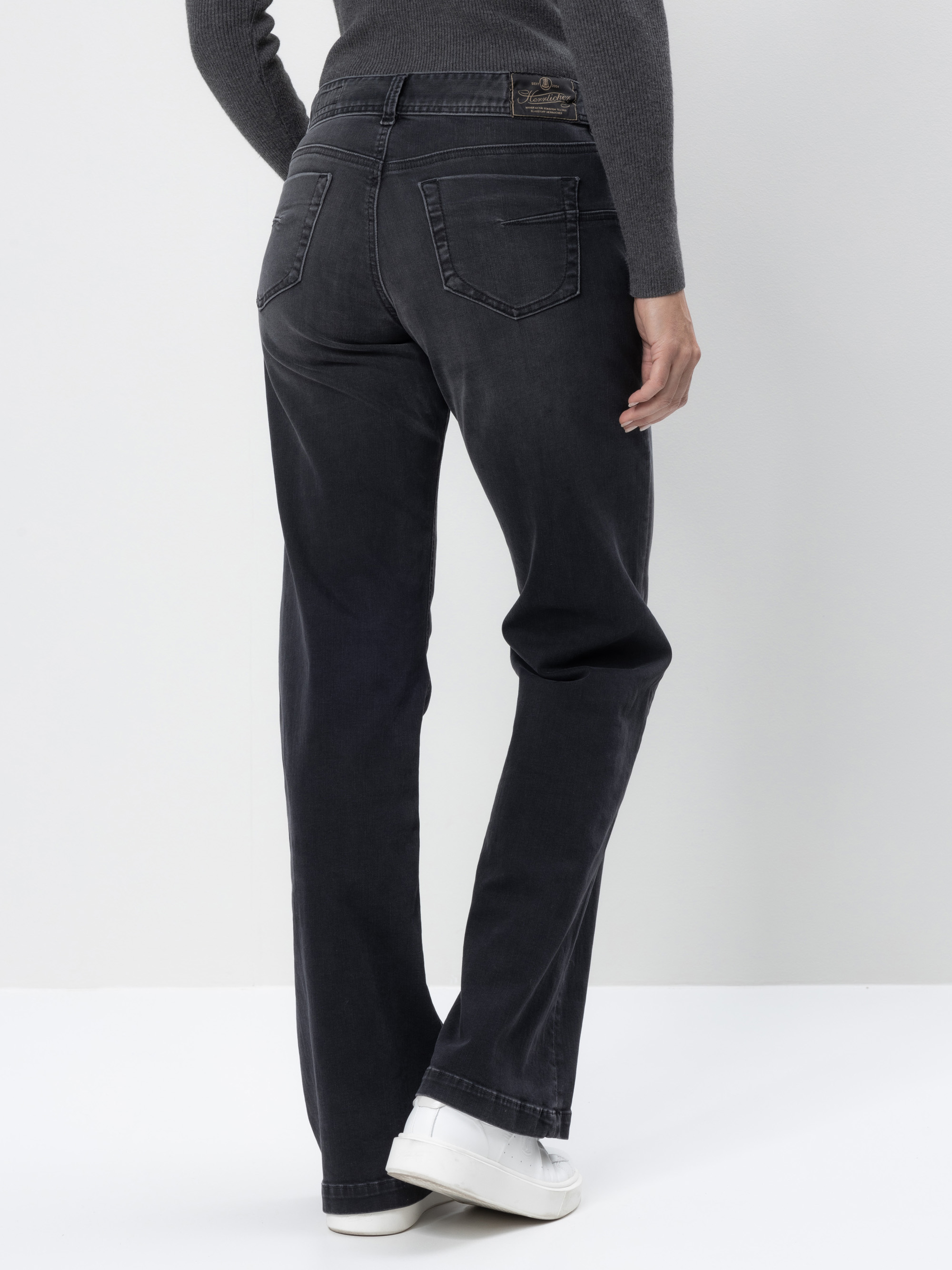 Modell Edna Jeans aus Stretch Denim