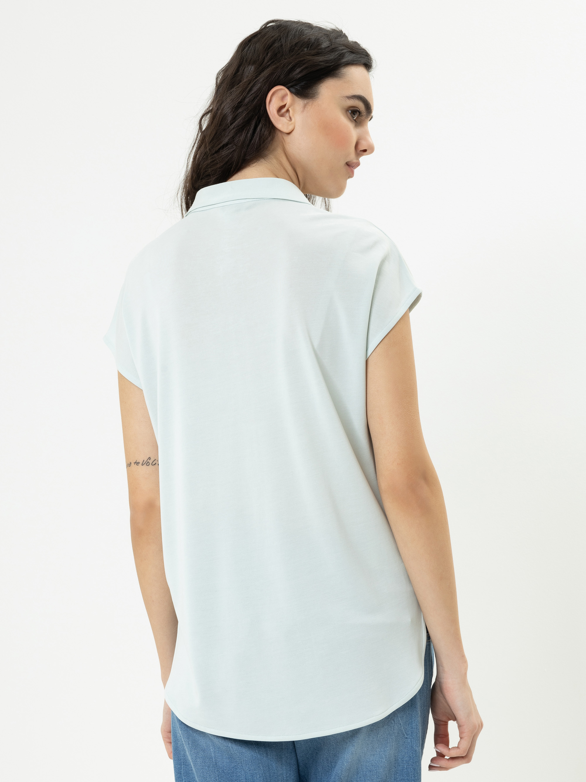 Modell Vanita Kurzarmbluse