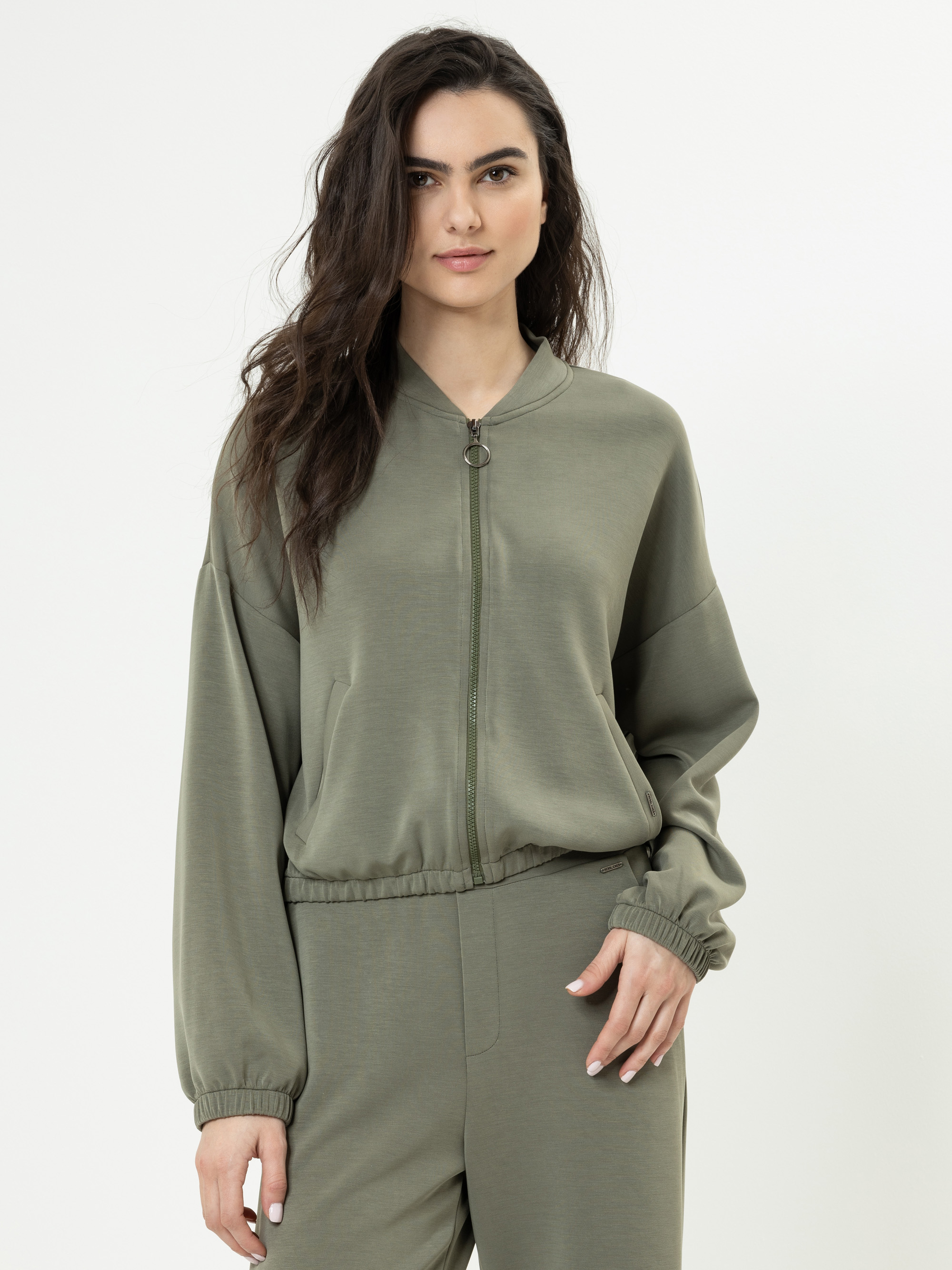 Modell Maribelle Sweatjacke