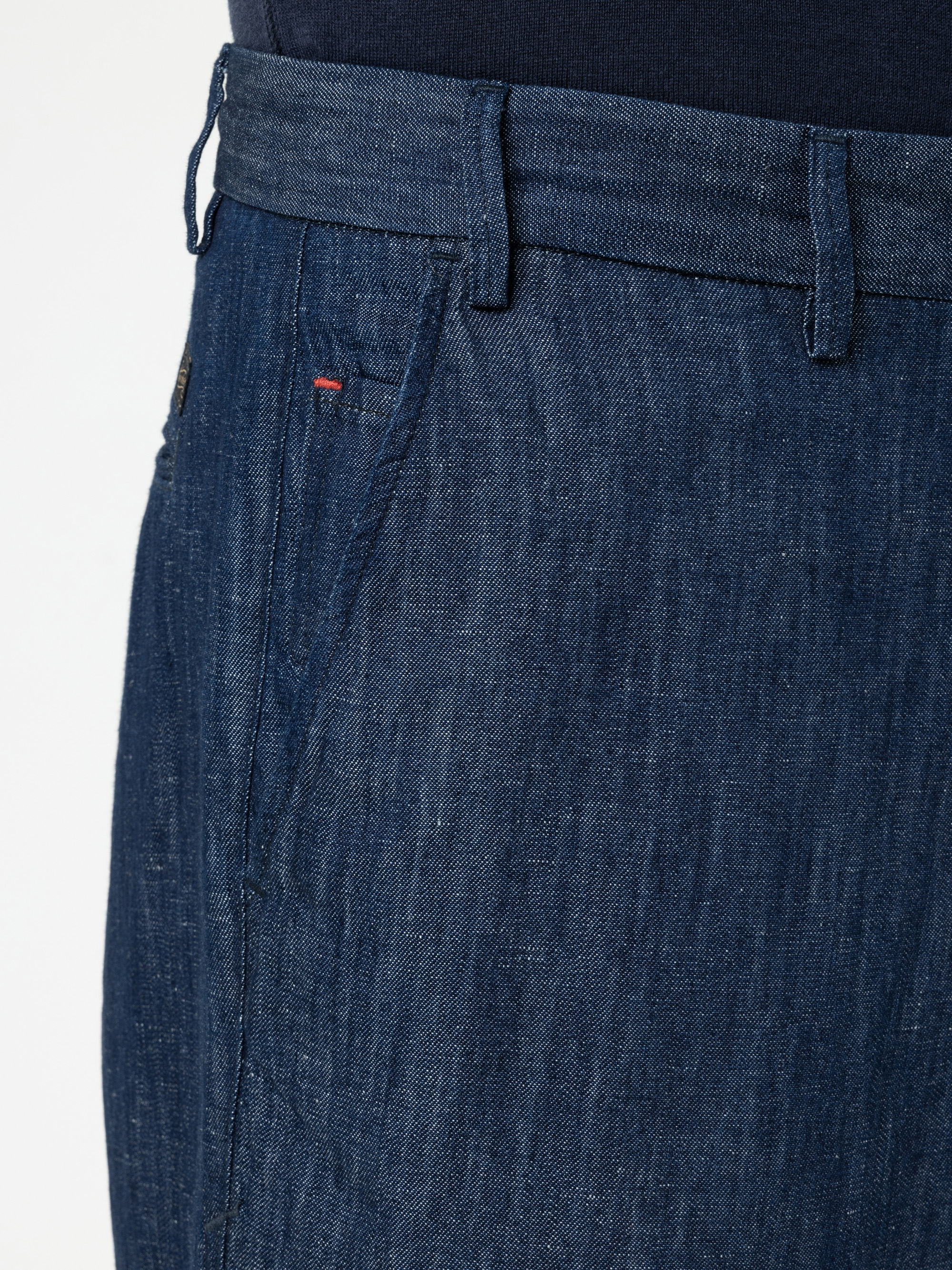 Modell Crafton Slim Hose aus Dark Denim mit Leinen