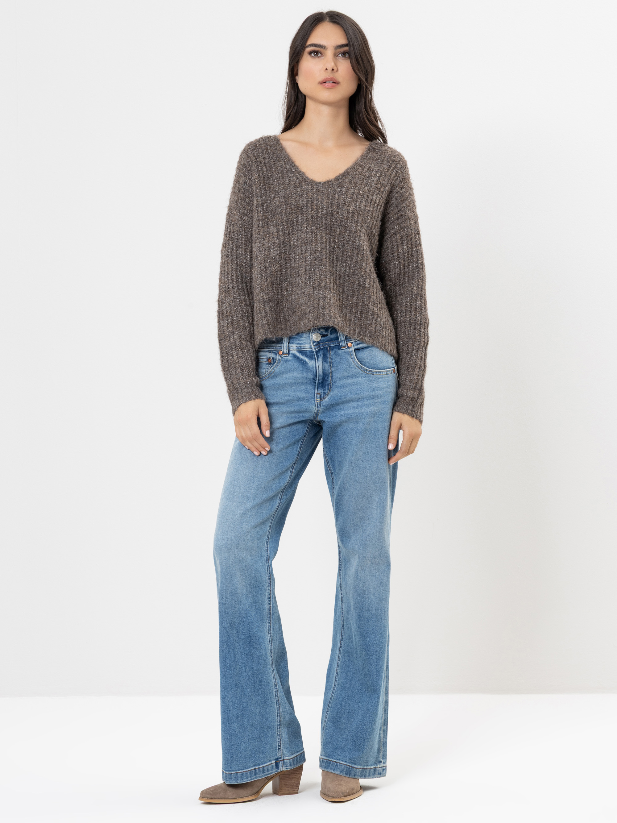 Modell Edna Flared Jeans