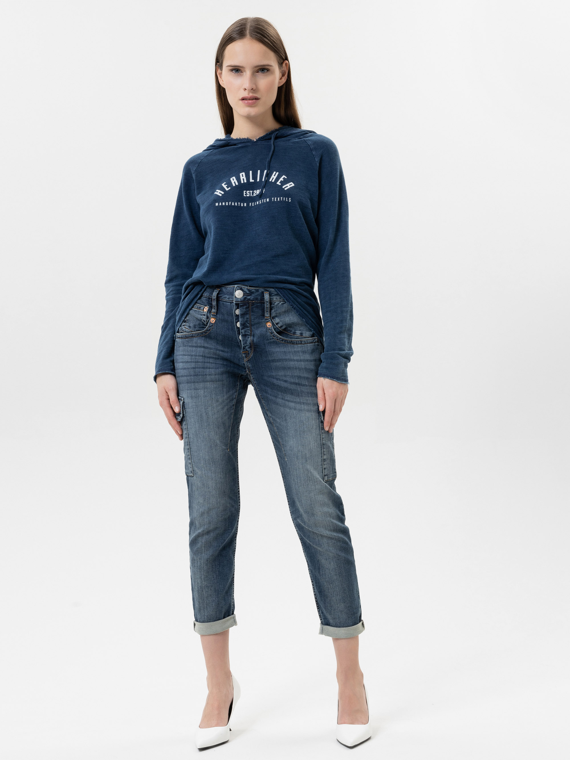 Modell Shyra Cargo Jeans aus Sweat Denim
