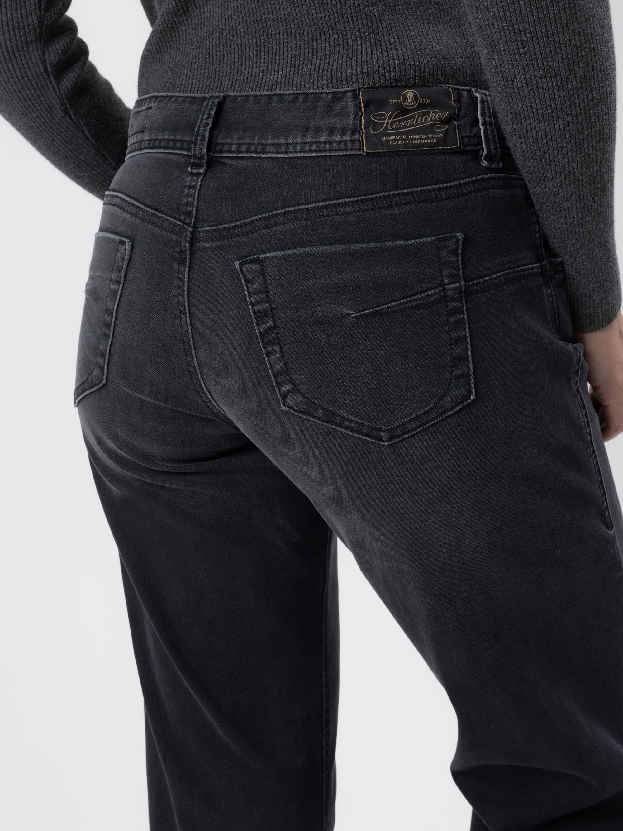Modell Edna Jeans aus Stretch Denim