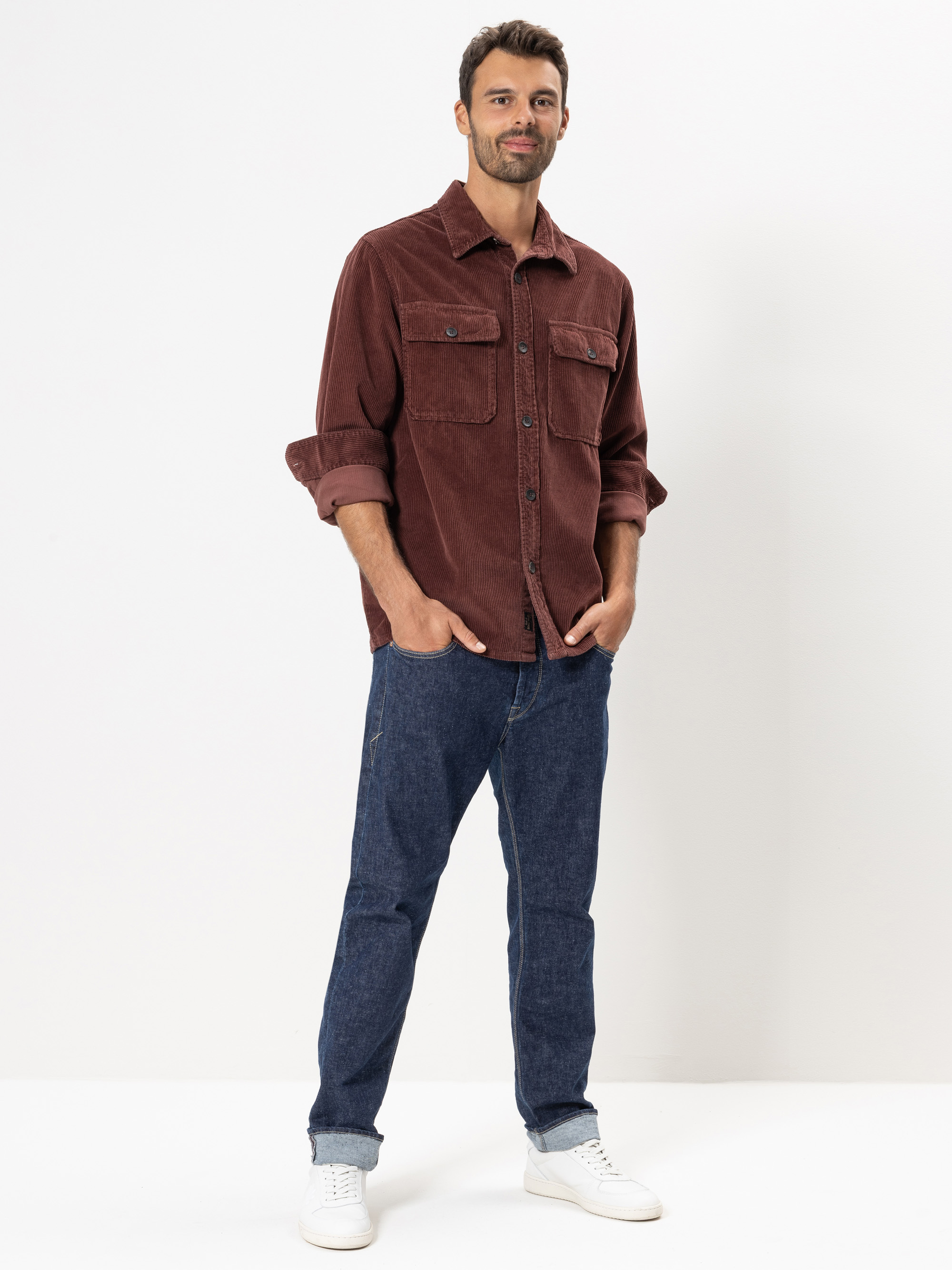 Modell Tucker Straight Jeans mit Bio-Baumwolle