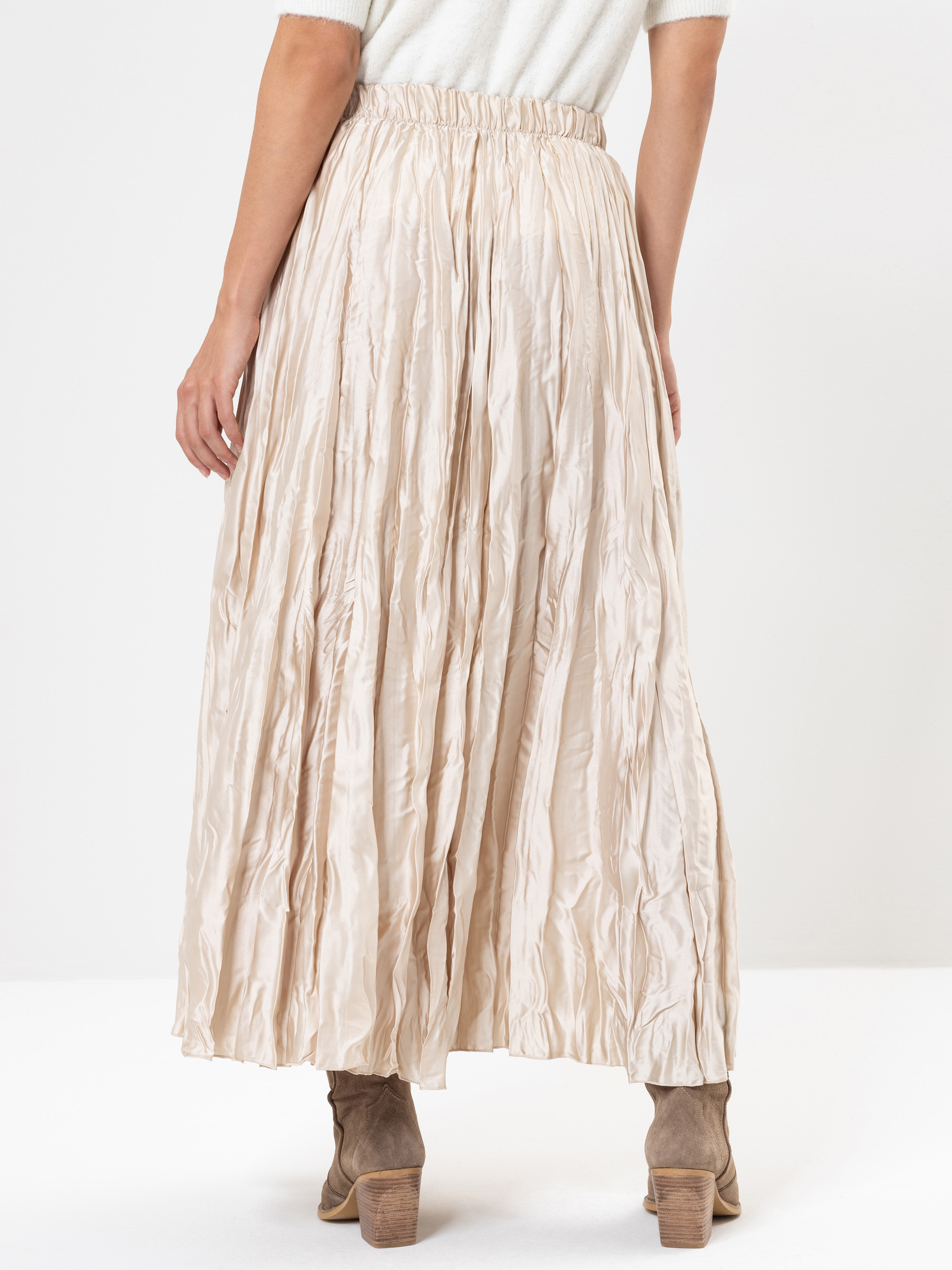 Modell Emira Rock mit Crinkle Effekt