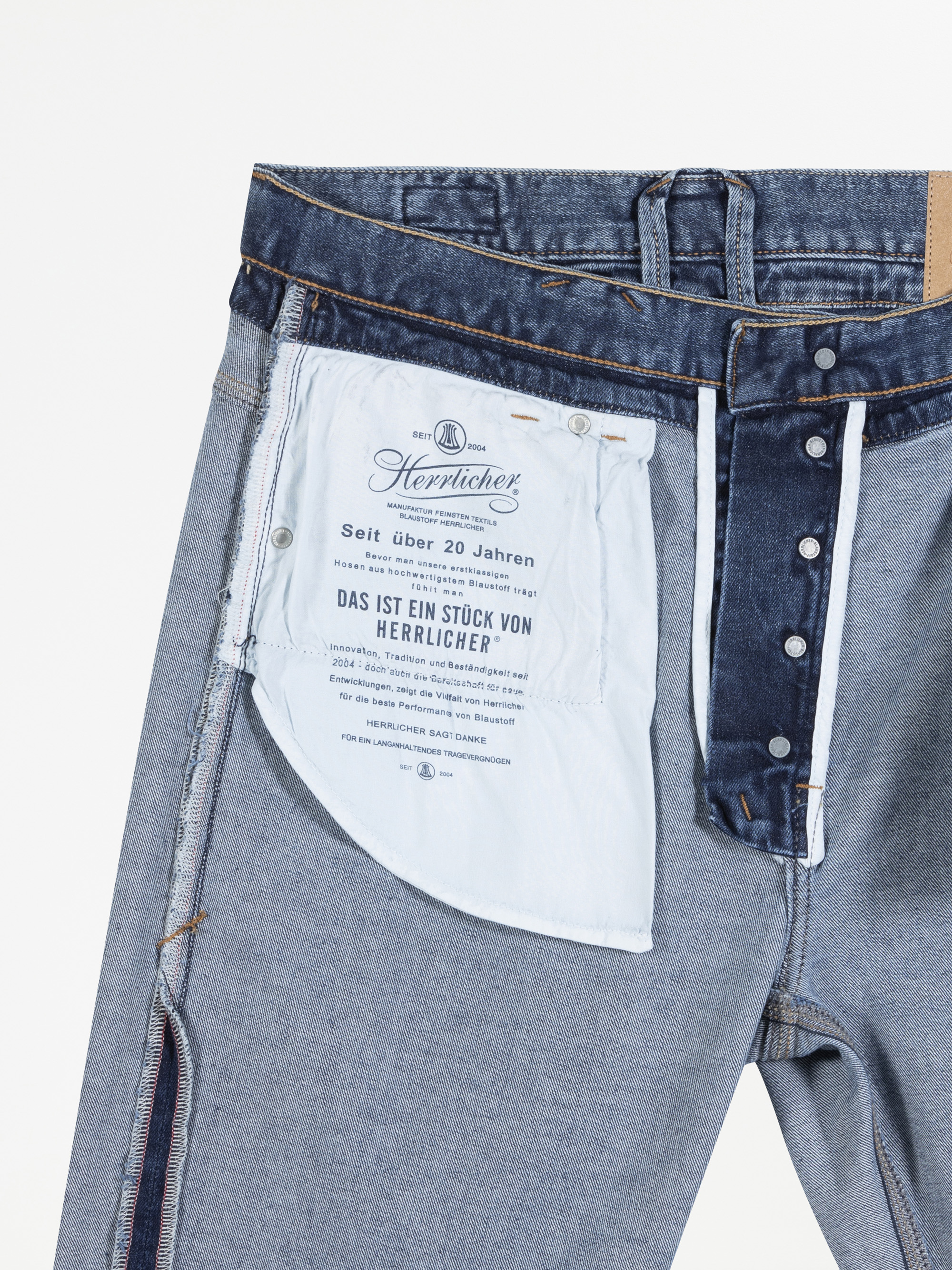 Modell Tucker Straight Jeans mit recycelter Baumwolle