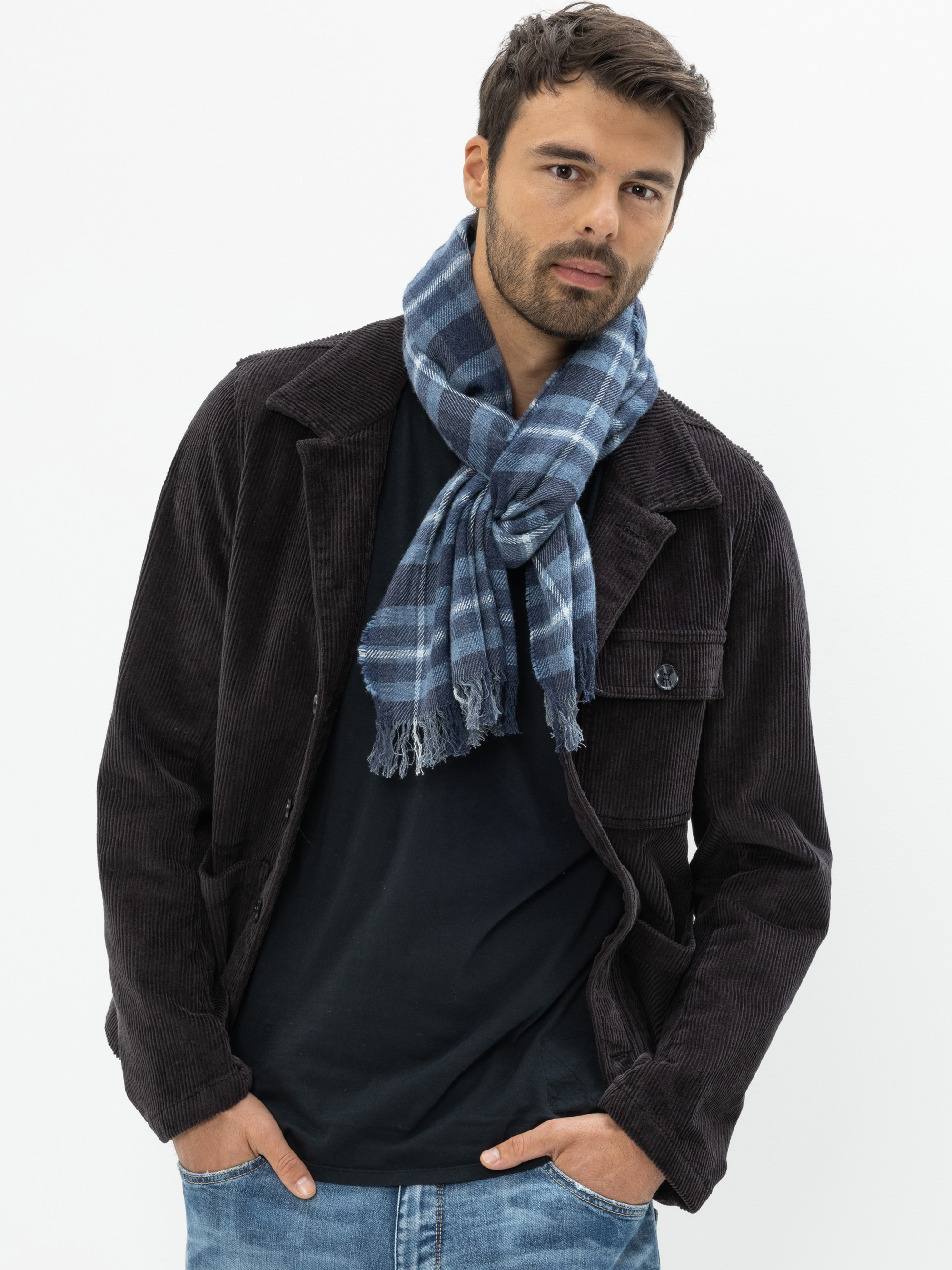 Modell Nolan Schal kariert