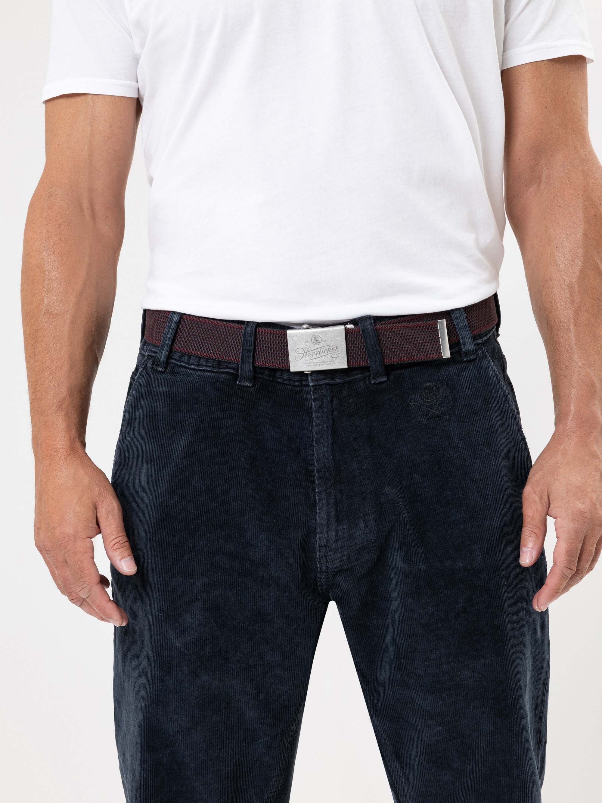 Modell Banu Gürtel aus Canvas