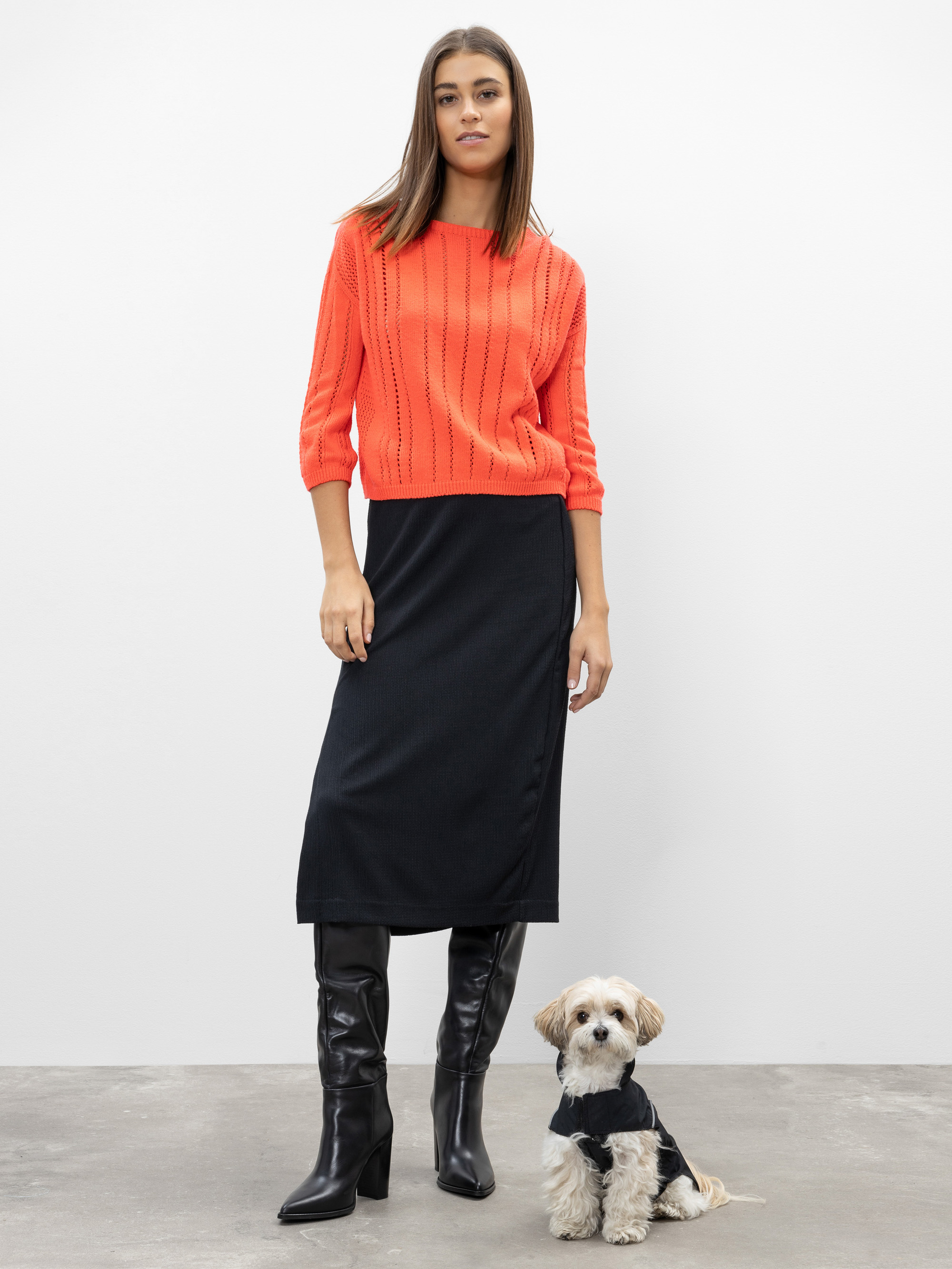 Modell Reiko Rock aus Crinkle Jersey