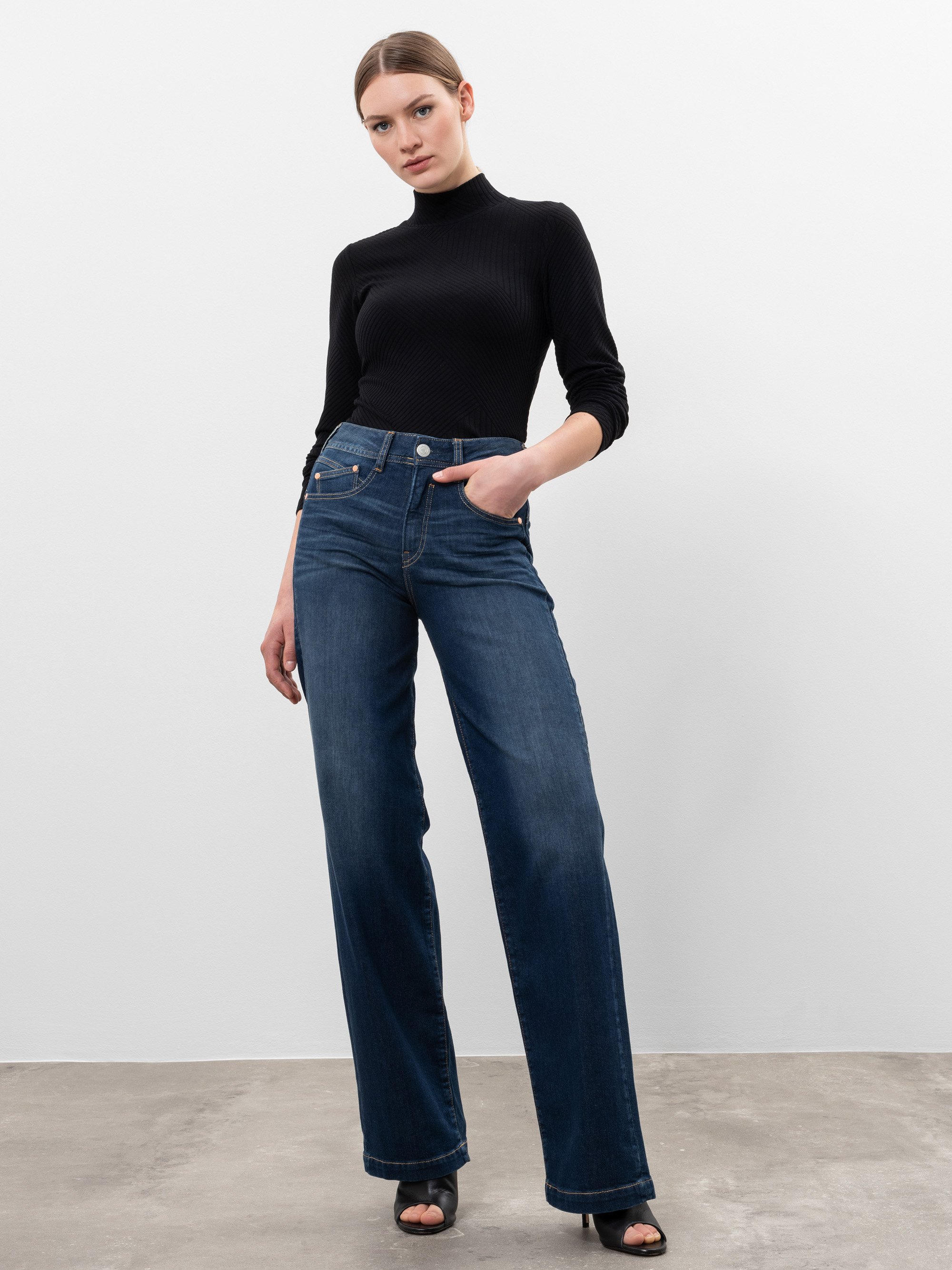 Modell Gila Sailor Long Jeans mit Cashmere Touch und Bio-Baumwolle