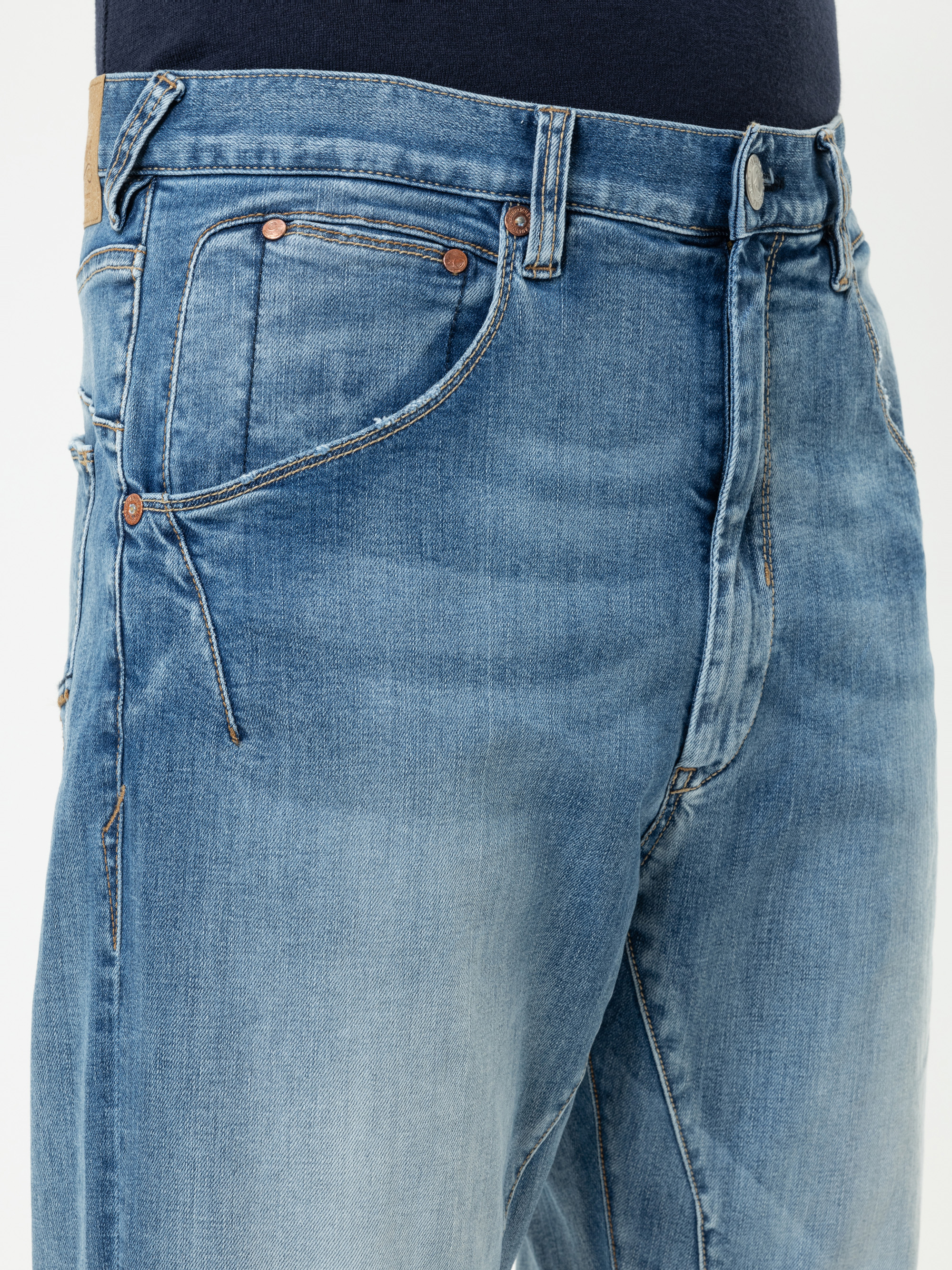 Modell Camper Jeans aus Bio-Baumwolle