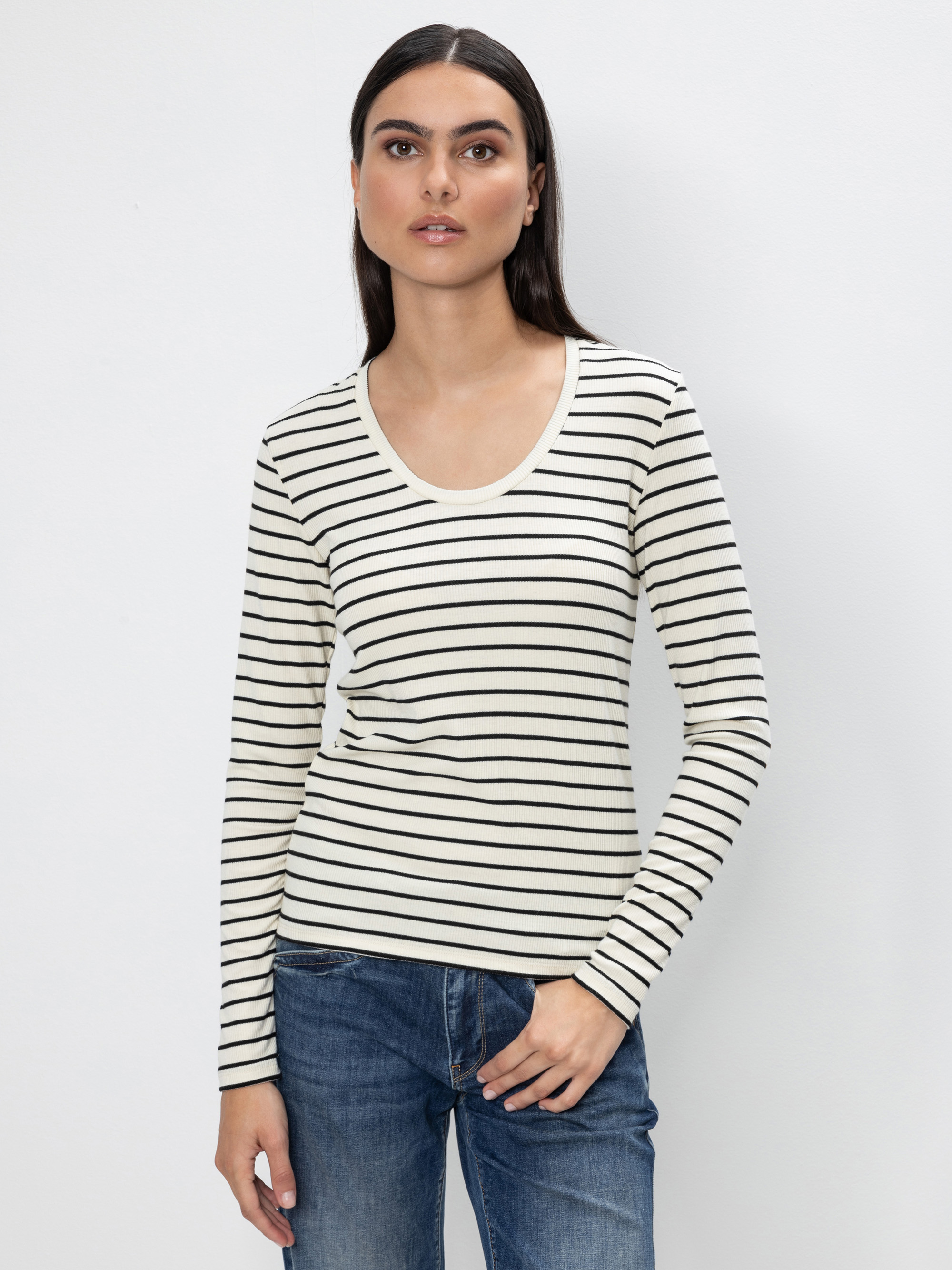 Modell Manolja Langarmshirt gestreift