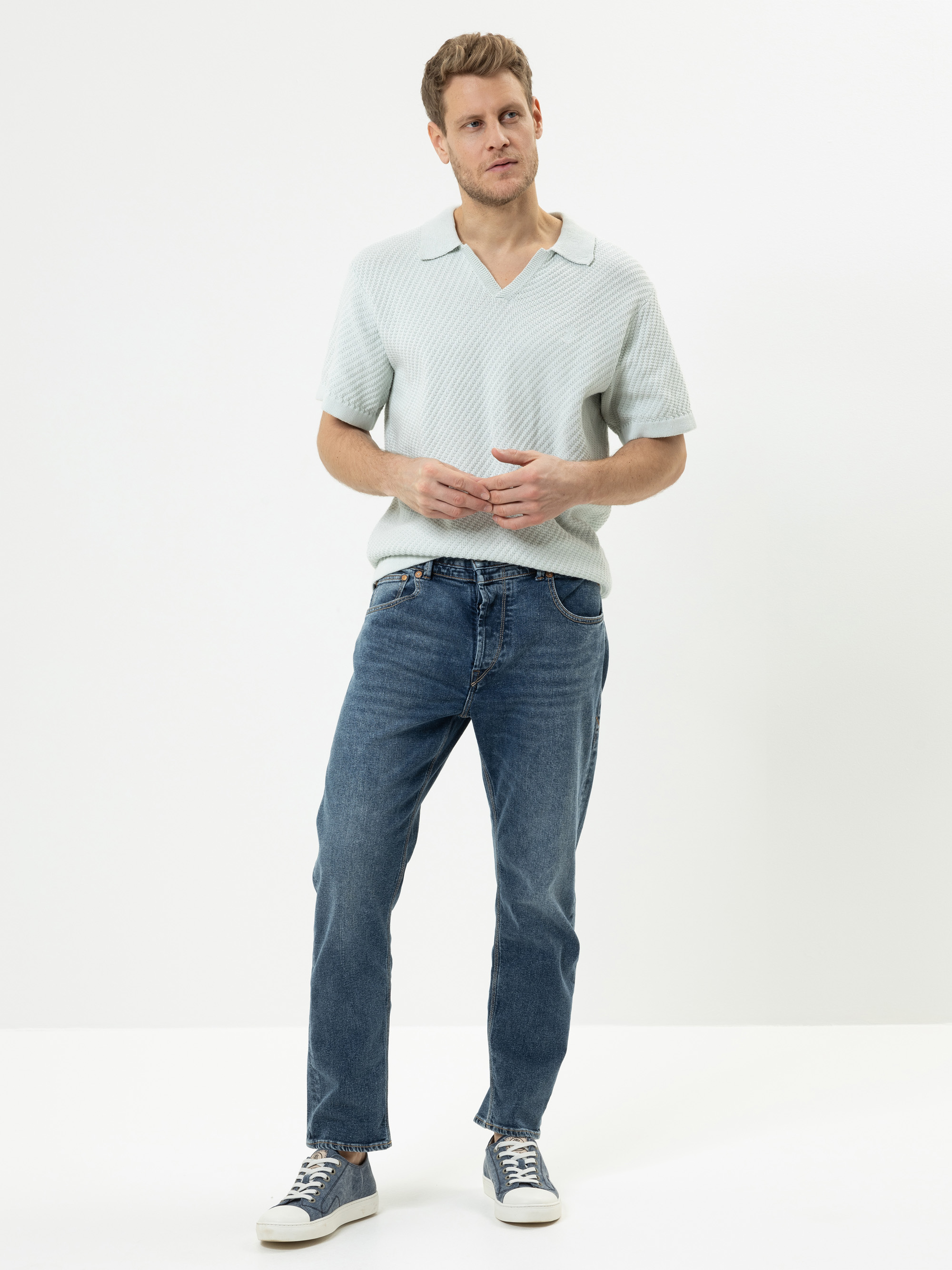 Modell Tucker Straight Jeans mit recycelter Baumwolle
