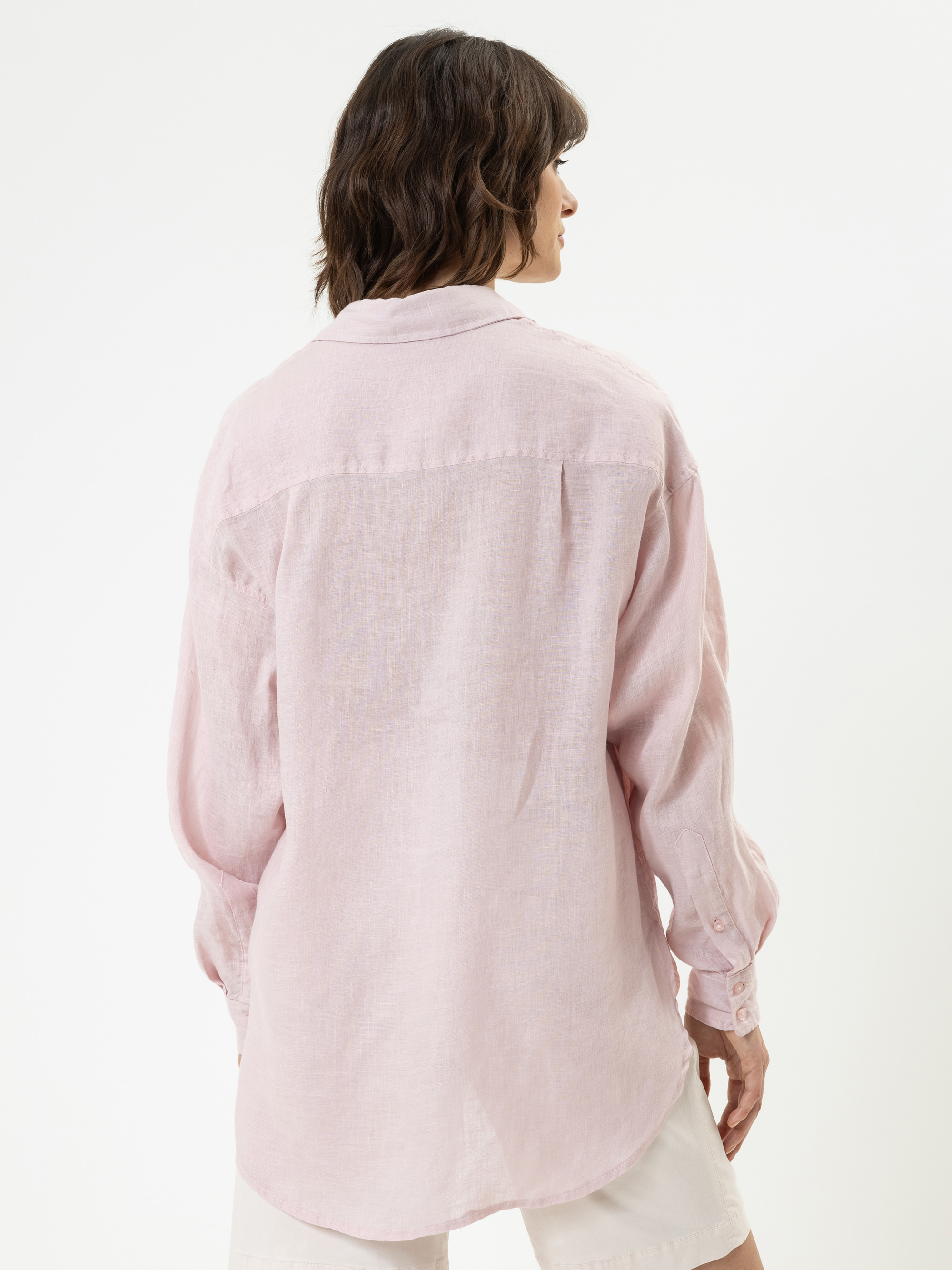 Modell Amika Leinenhemd