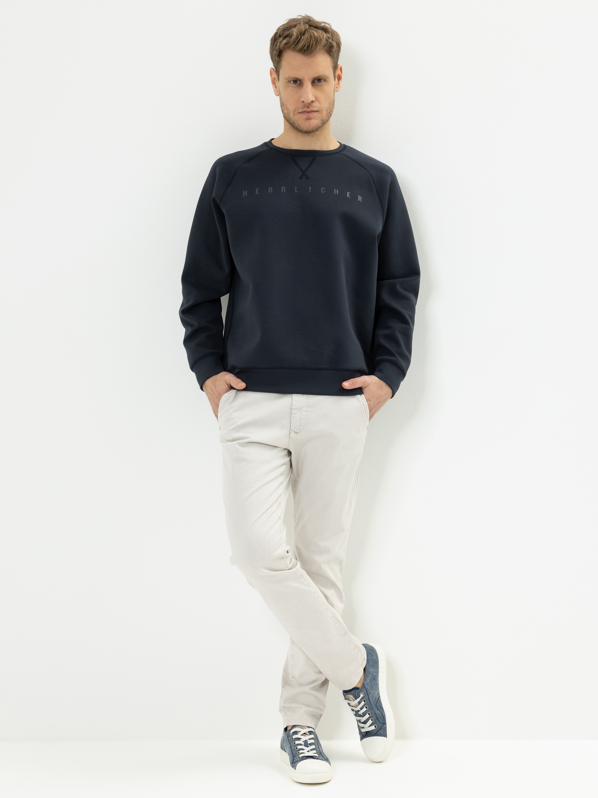 Modell Iver Wurschti Chinohose aus Bio-Baumwolle