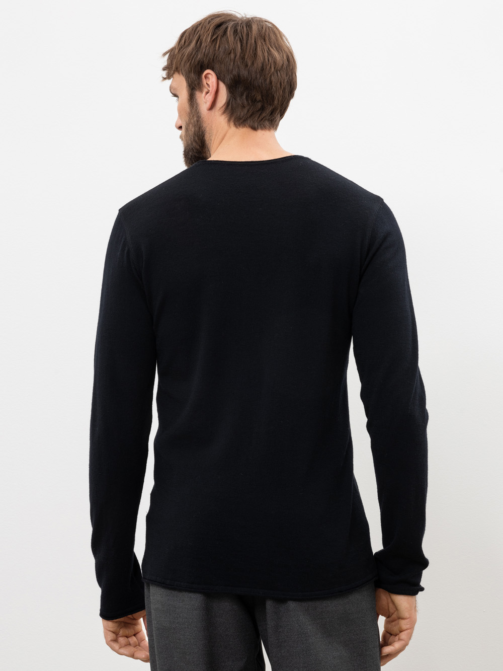 Modell Til Feinstrickpullover aus Wolle