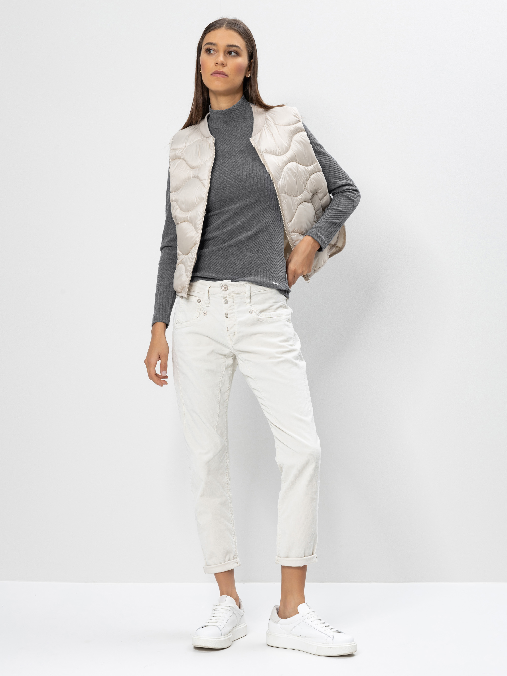 Modell Albie Stehkragenshirt