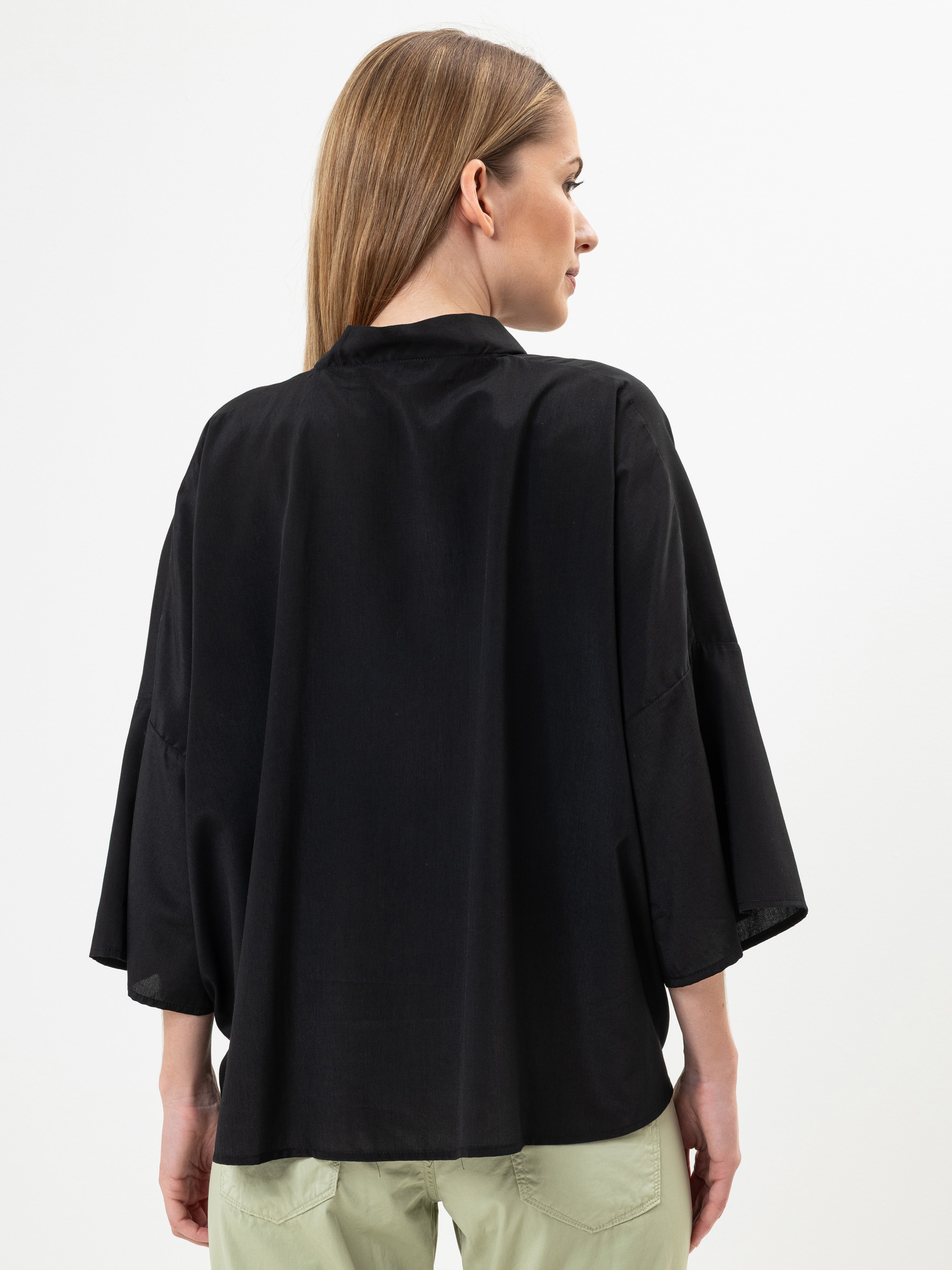 Modell Lorelle Bluse zum Knoten