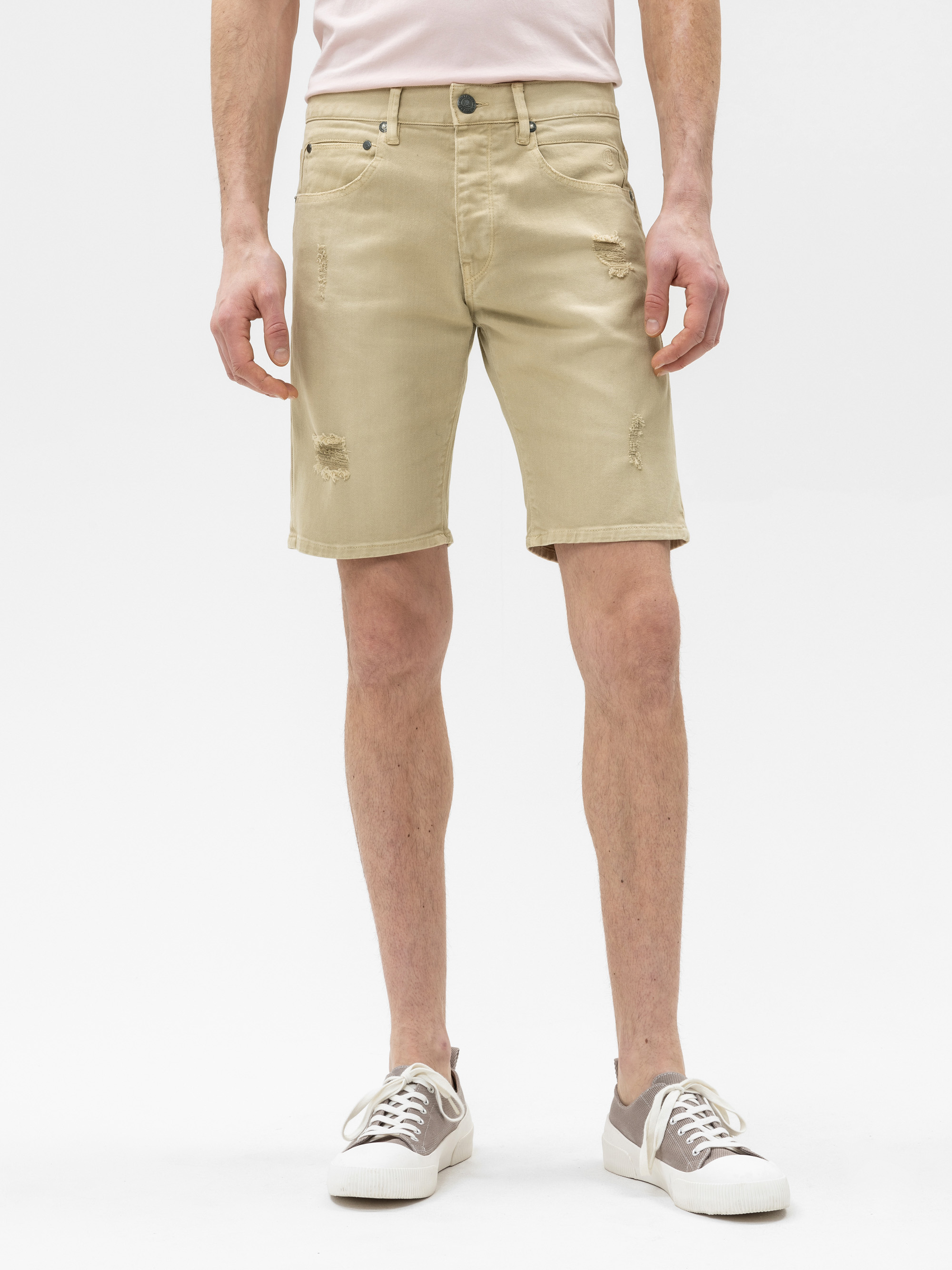 Modell Tyler Tapered Shorts mit Bio-Baumwolle