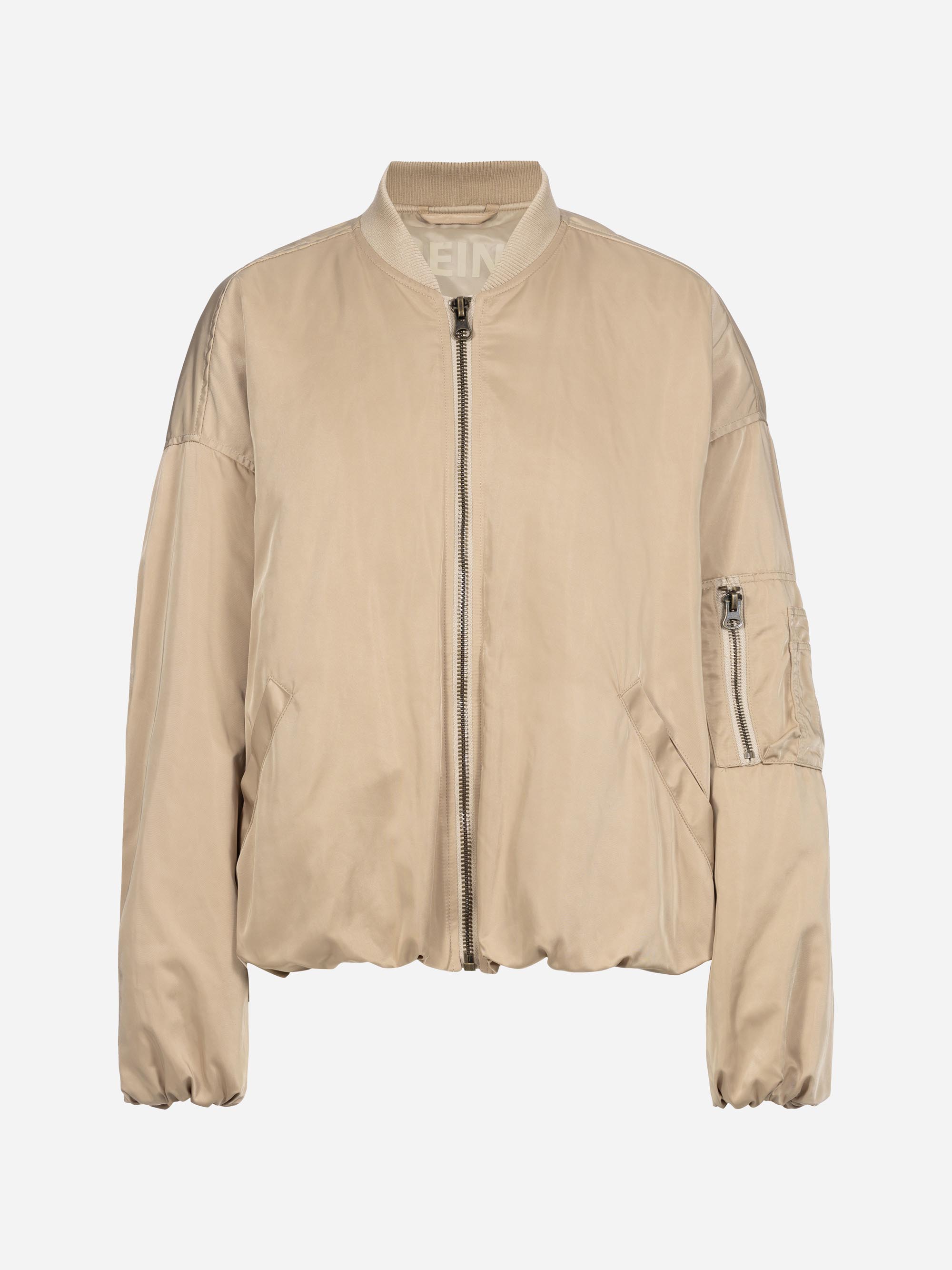 Modell Yayana Bomberjacke