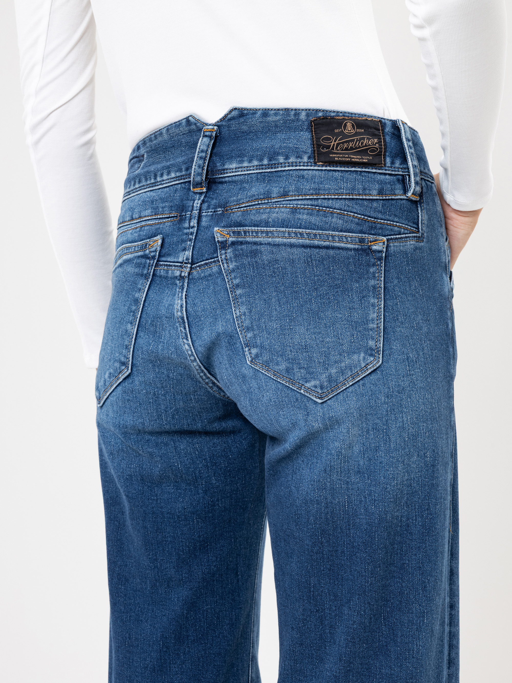 Modell Prime New Straight Jeans mit Cashmere Touch
