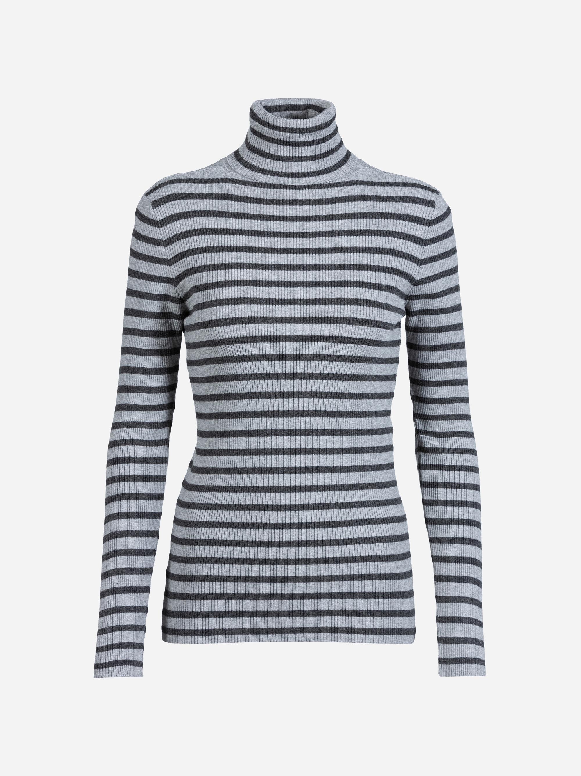 Modell  Sinah Rollkragenpullover