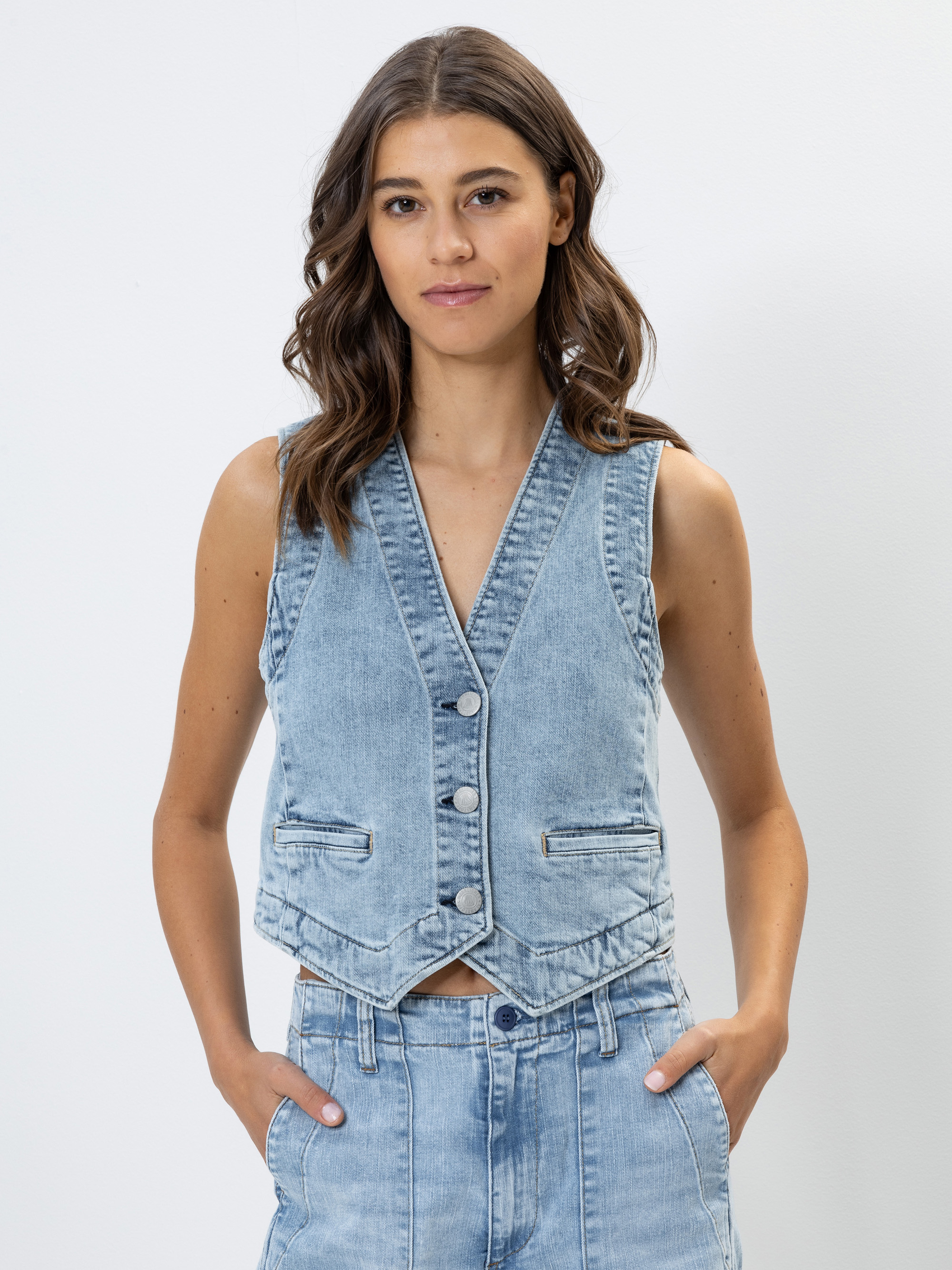 Modell Nula Weste mit recycelter Baumwolle