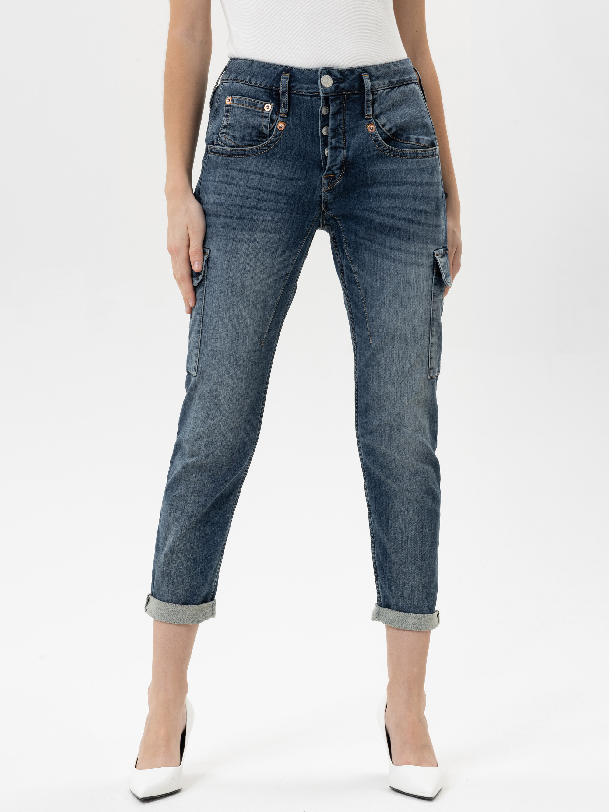 Modell Shyra Cargo Jeans aus Sweat Denim